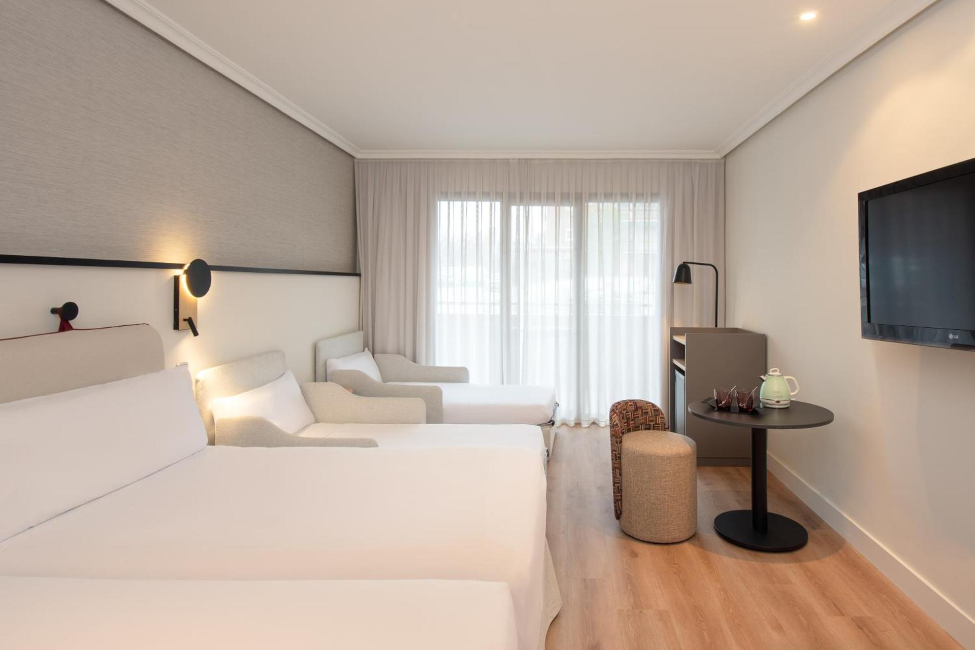 Communal lounge/ TV room