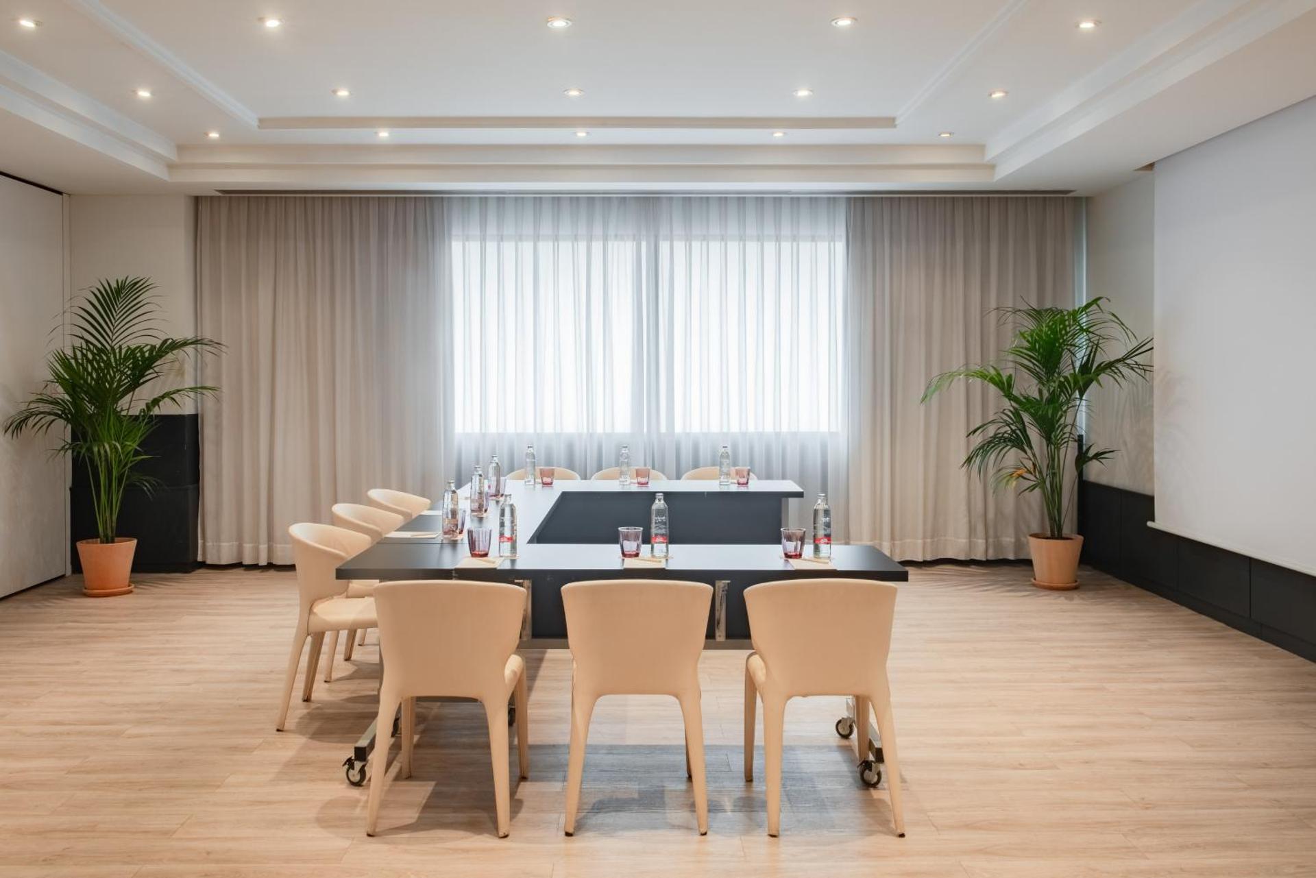 Meeting/conference room