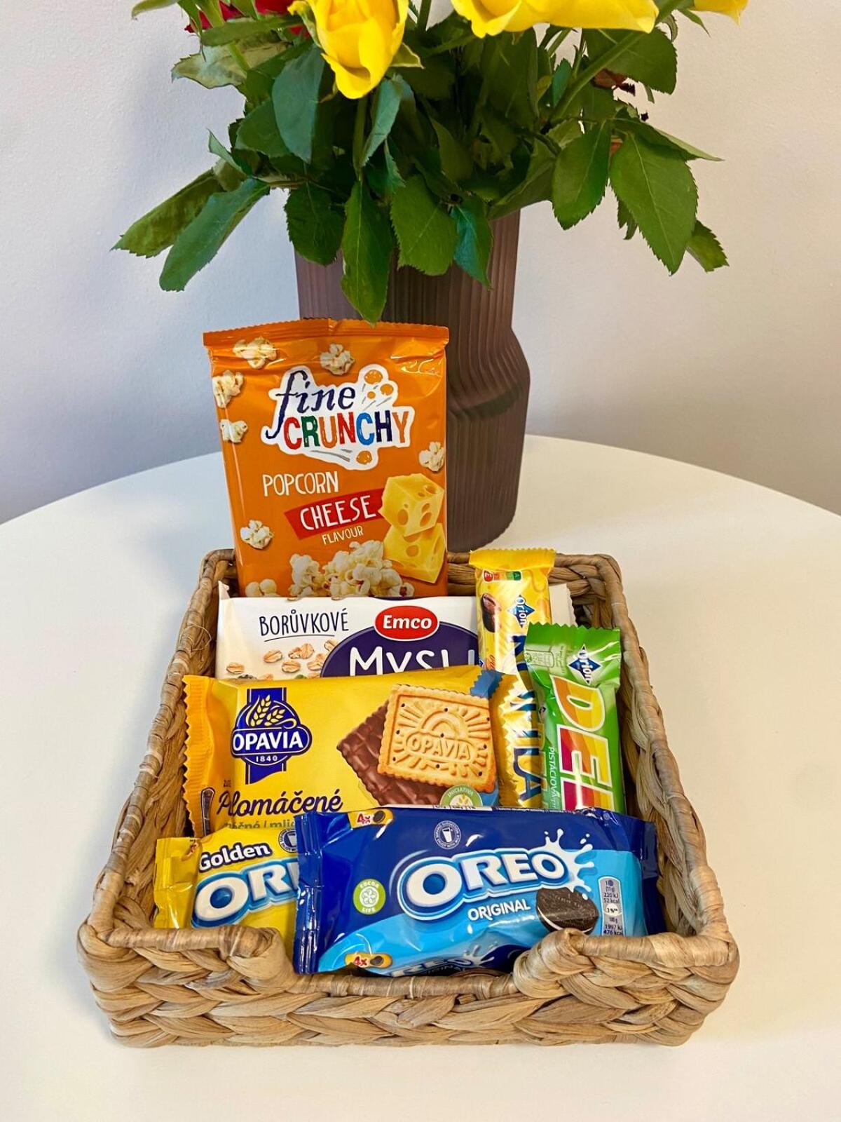 Quiet Warm studio, 5 min to Metro A, airport link, fast Wi-Fi