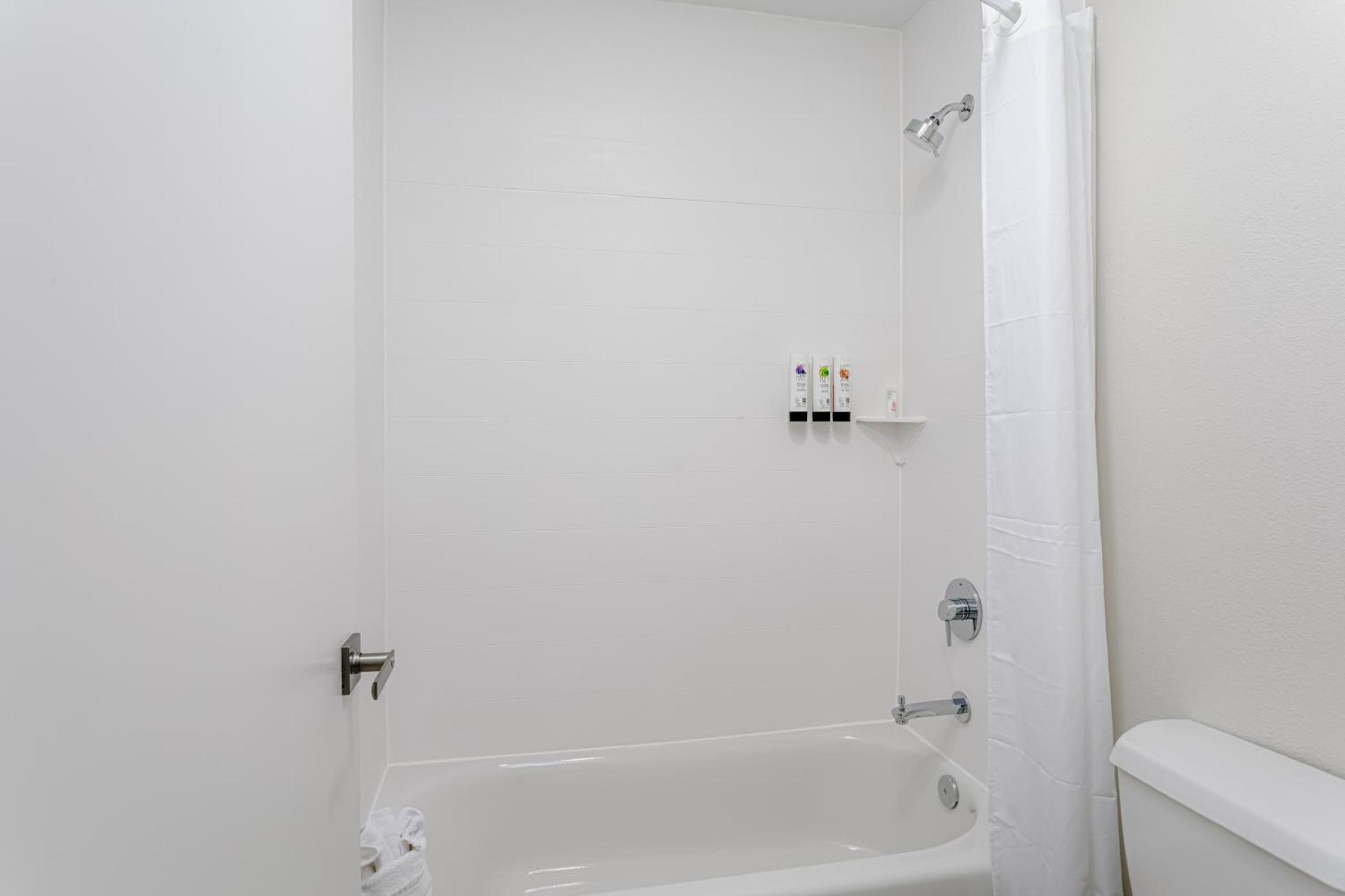 Standard Queen Room - Upper Floor