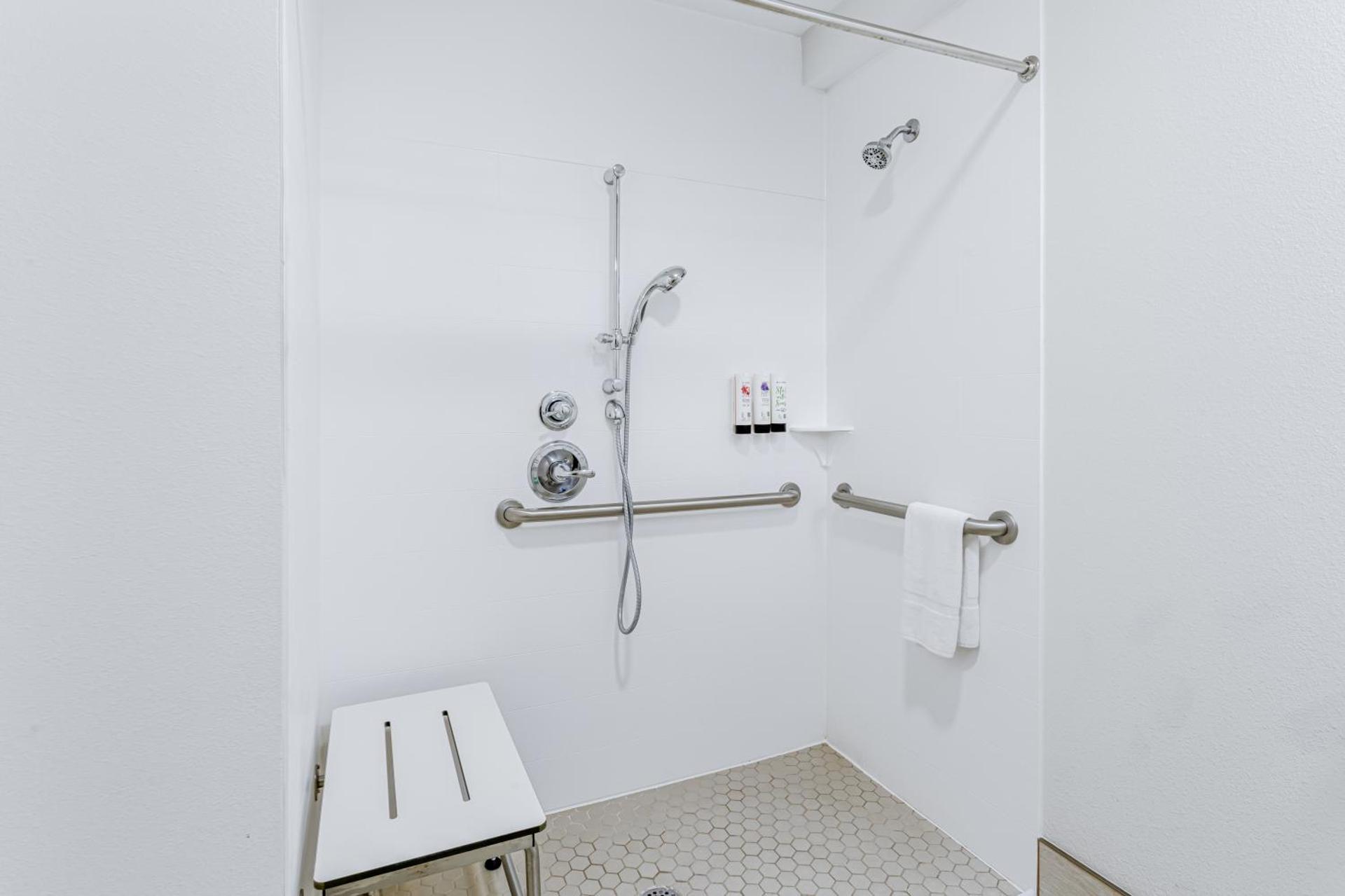 Queen Room - Disability Access