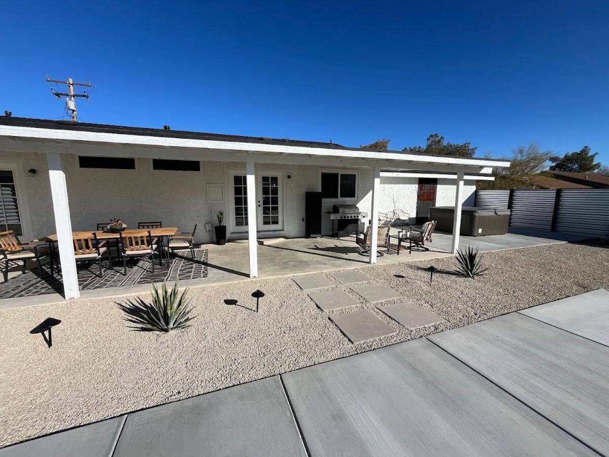 Joshua Tree Poolside Escape!