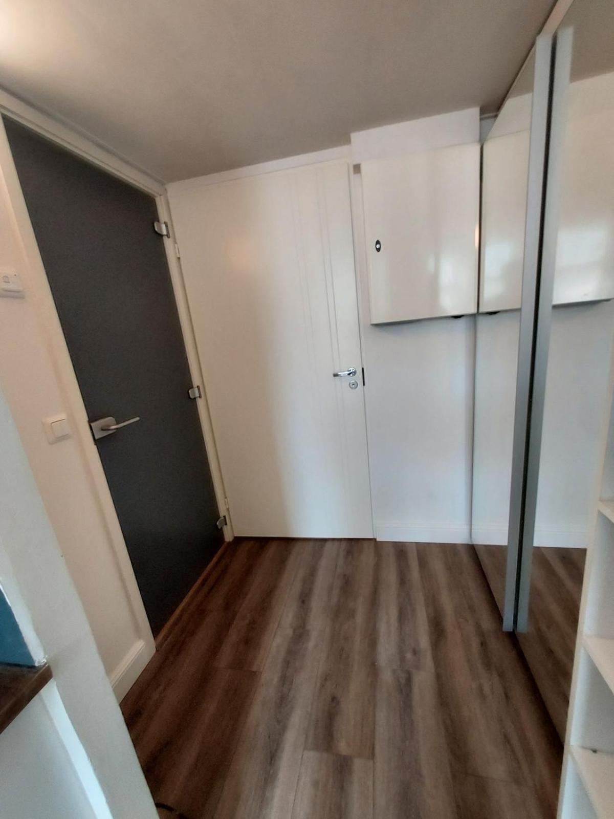 Apartment with roof view next to Railway station