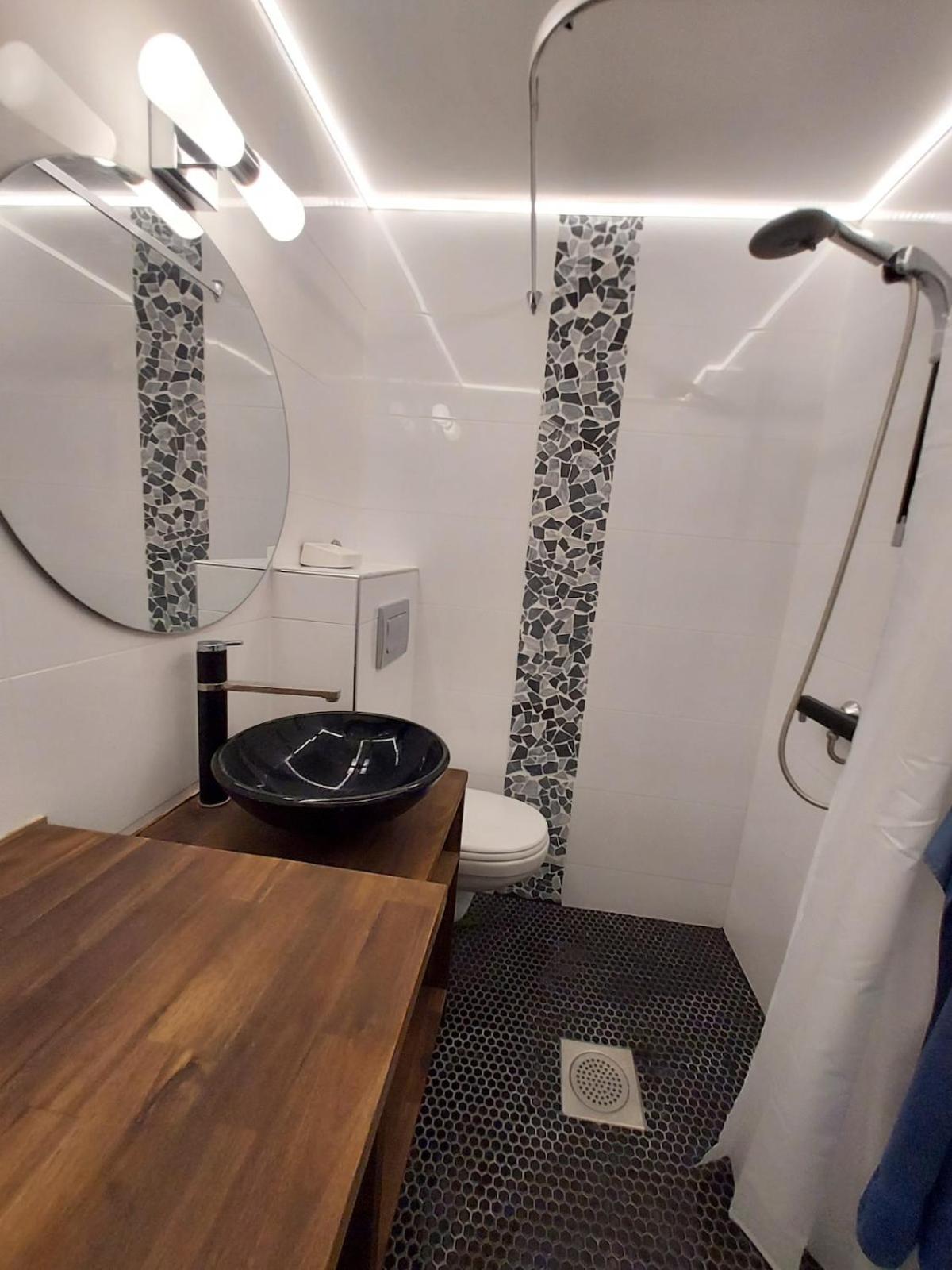 Apartment with roof view next to Railway station