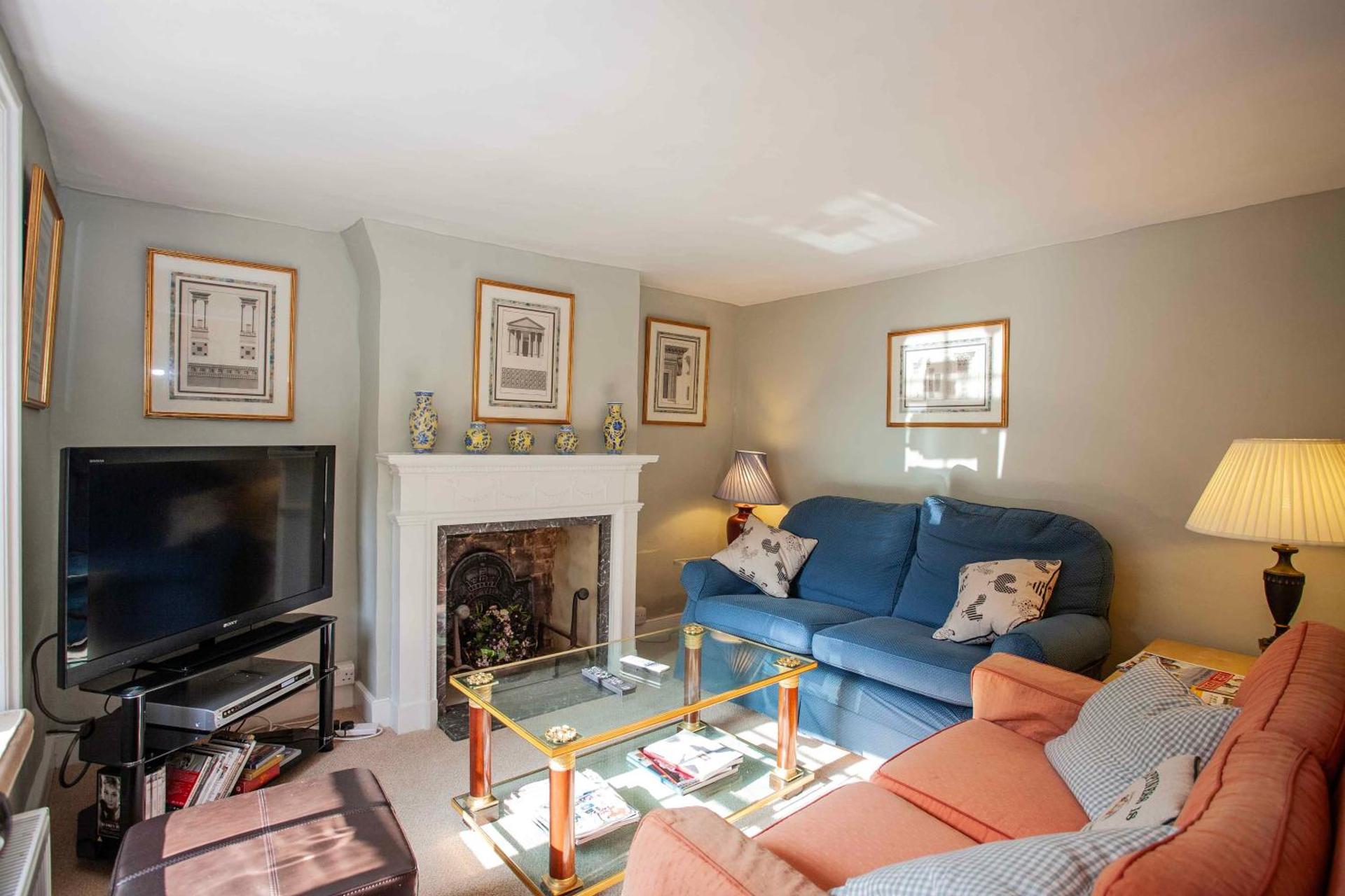 Communal lounge/ TV room