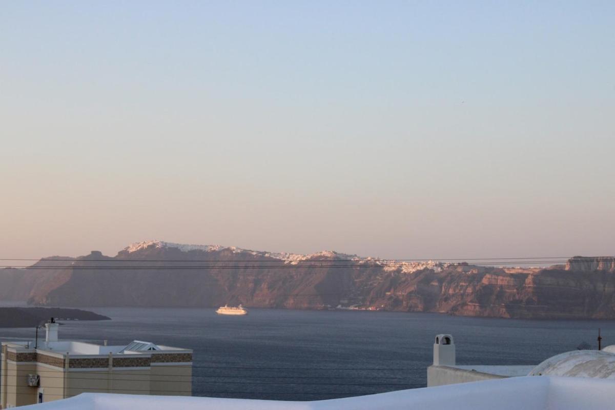 Villa Solasta #2 with jacuzzi in Santorini