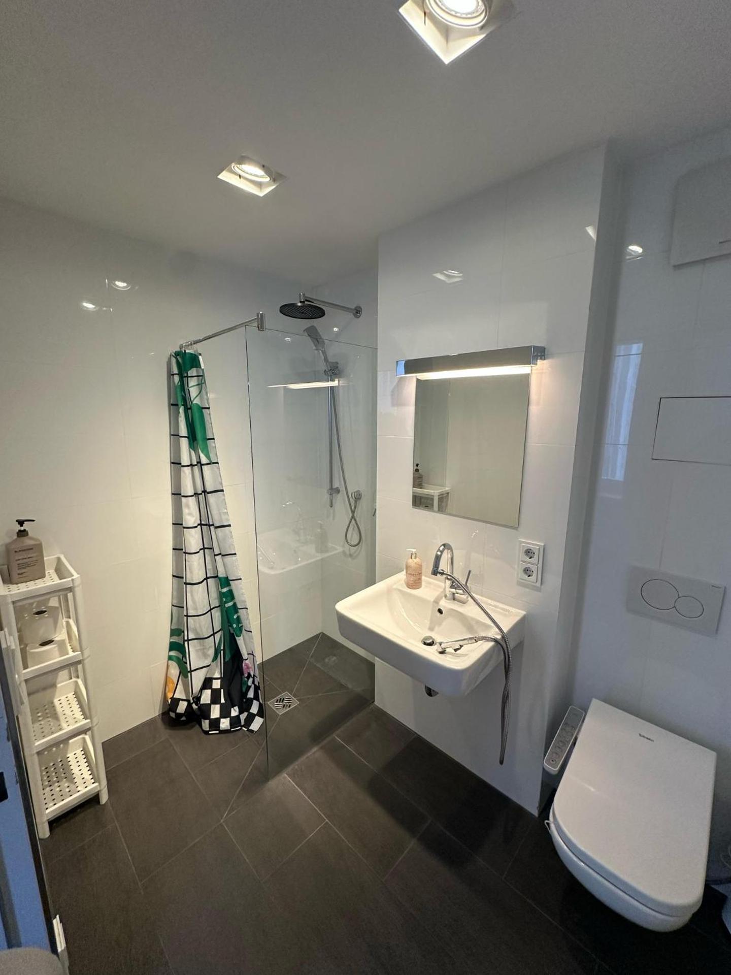 Al Nafurah Apartments