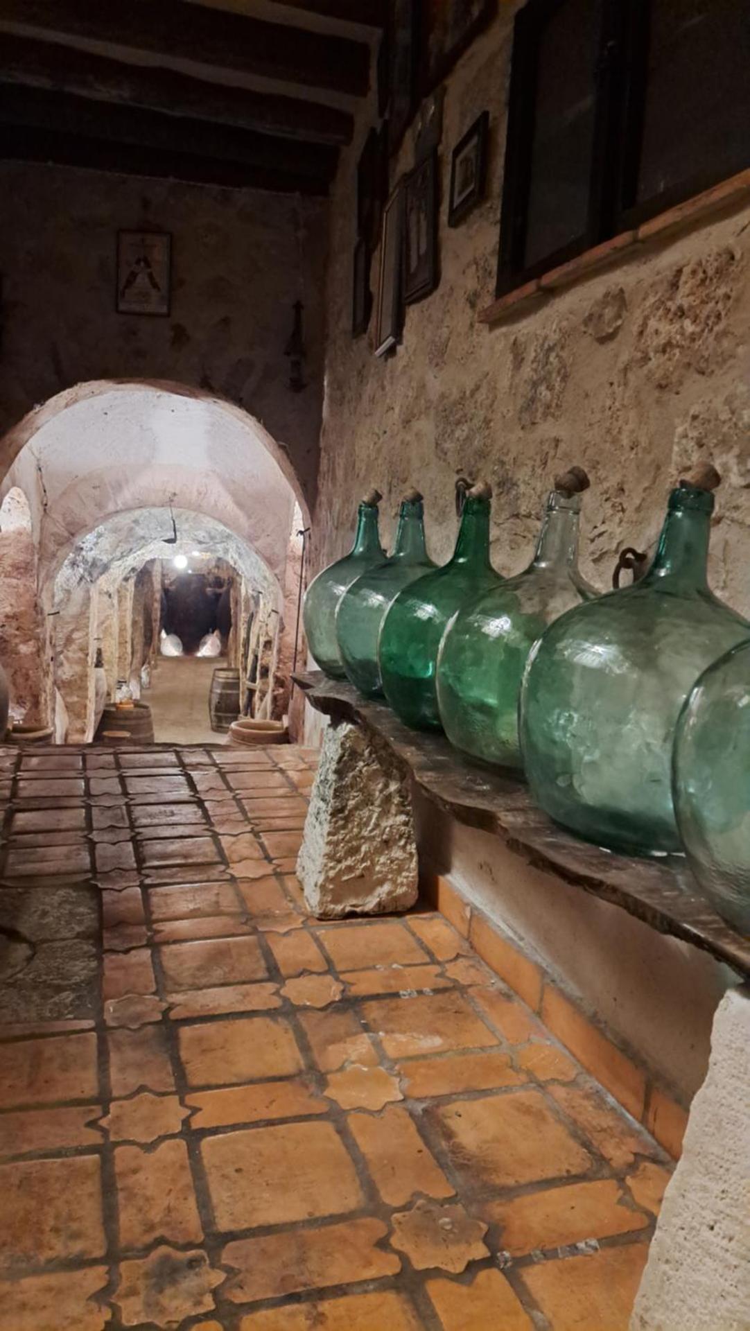 Casa Rural LA BODEGA, ofrece cata de vino gratis