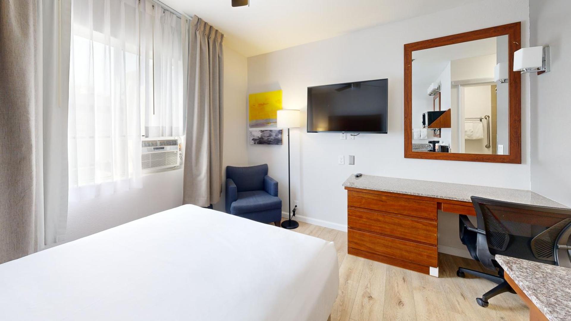 Standard Room One Queen Bed Non-Smoking