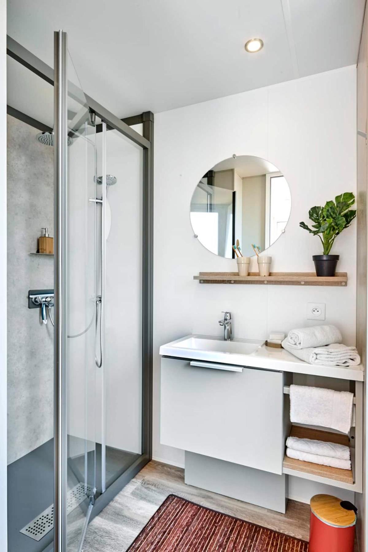 Three-Bedroom Lodge with Spa