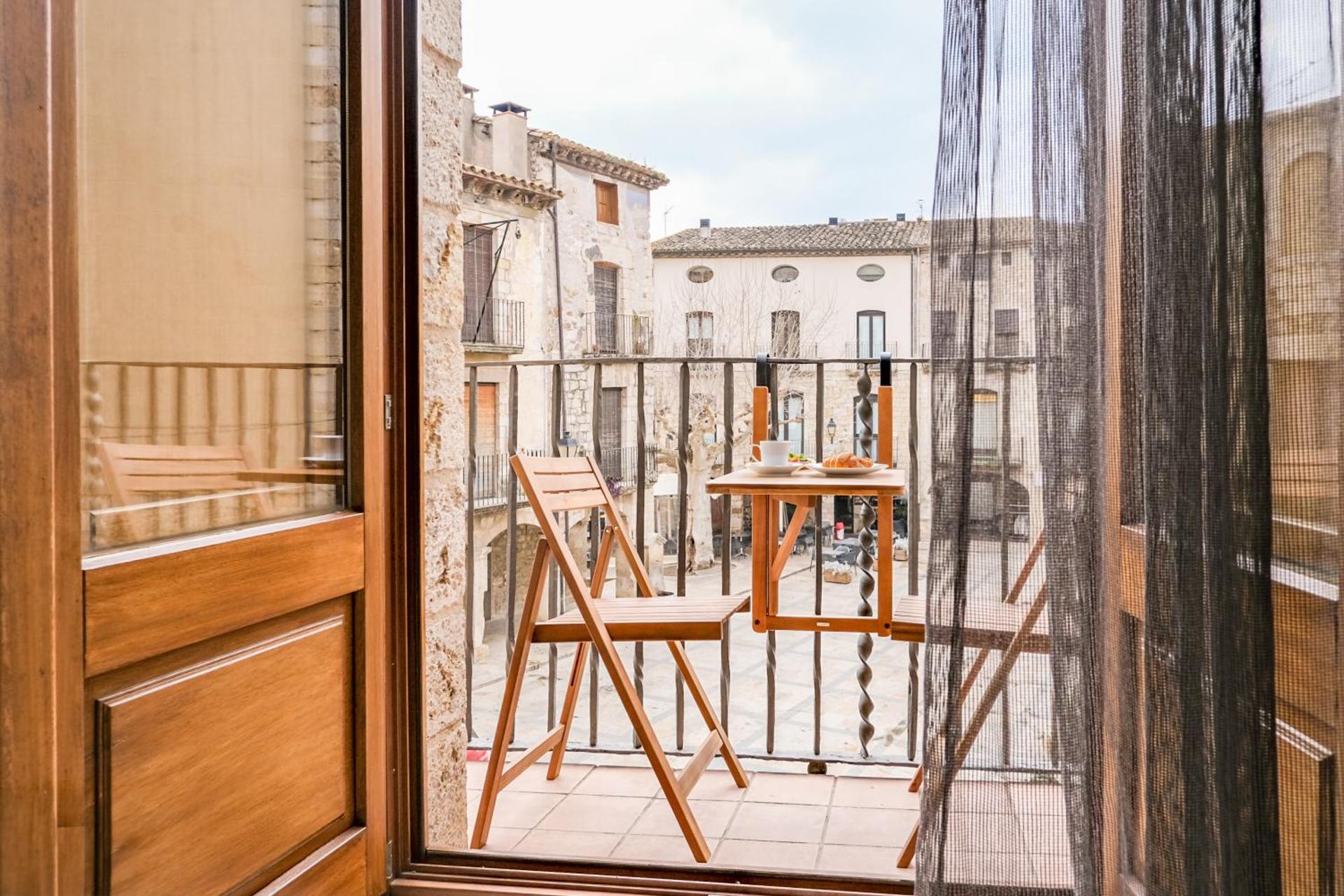 Can Bona Casa - Apartamento con vistas a la plaza