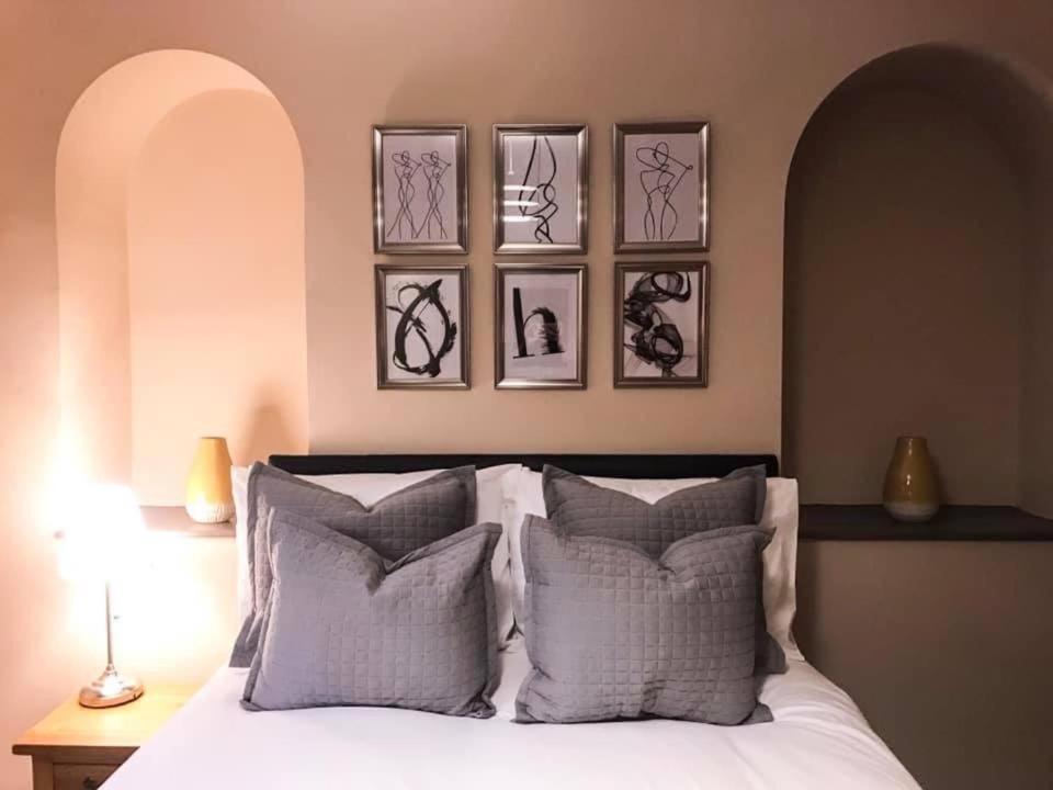 The White Hart Rooms