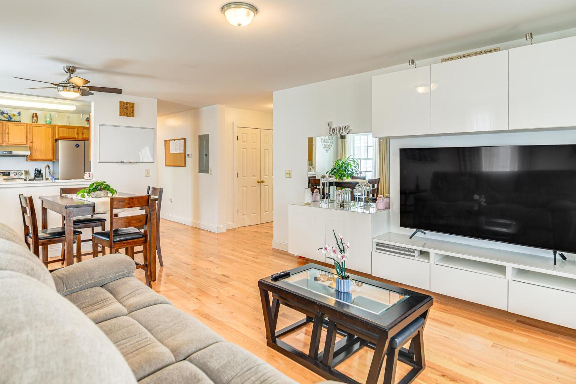 1 Mi to Downtown and Palladium Worcester Getaway!