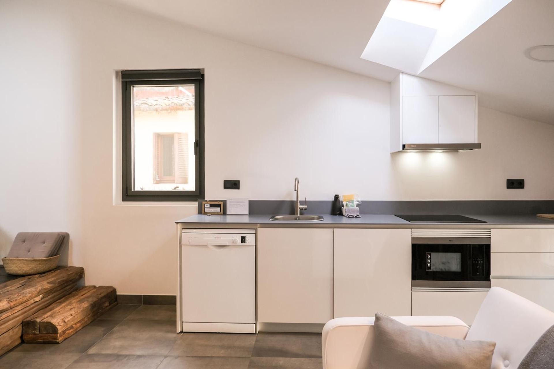 El Call, Àtic con vistas al puente de Besalú