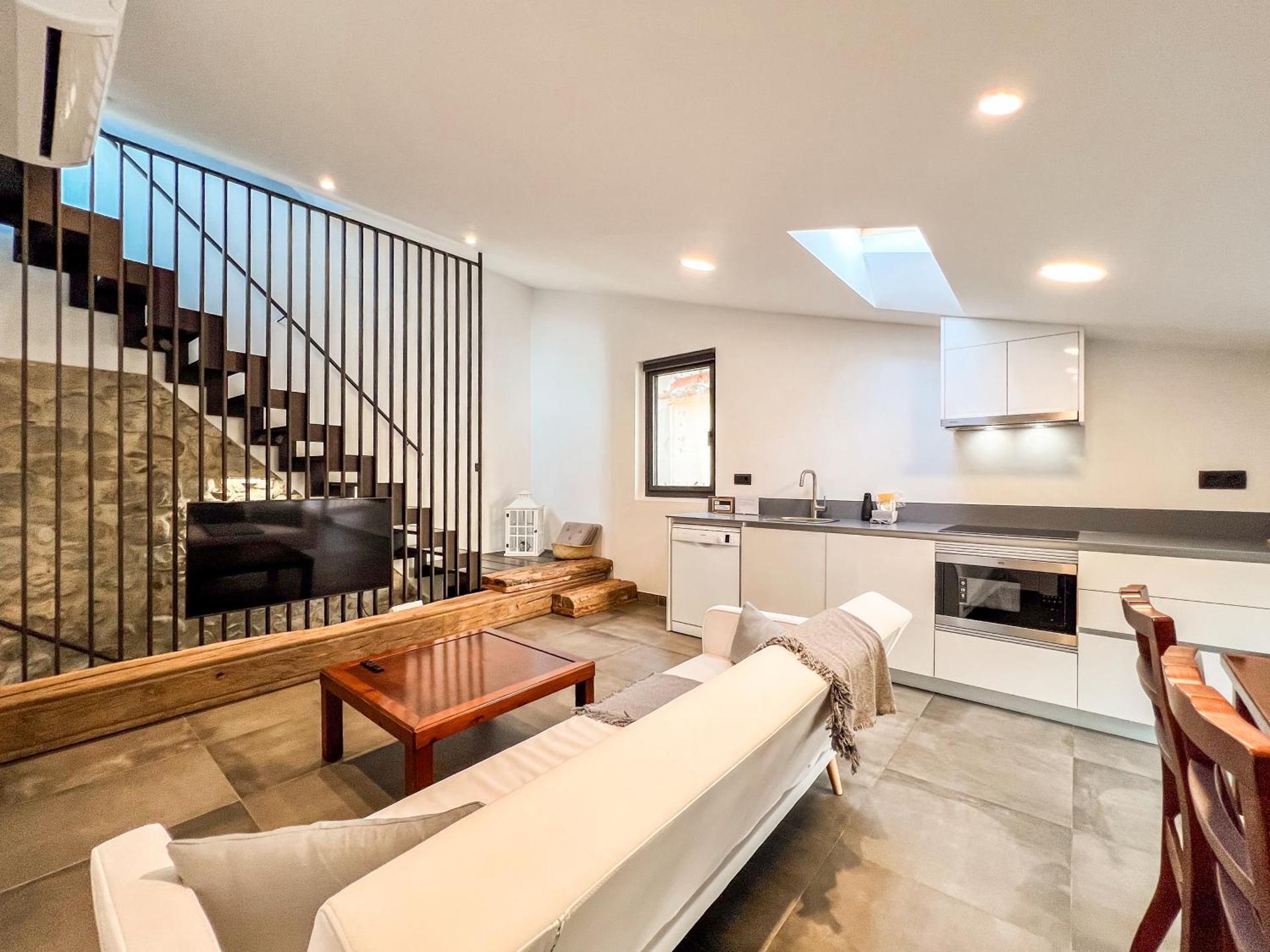 El Call, Àtic con vistas al puente de Besalú