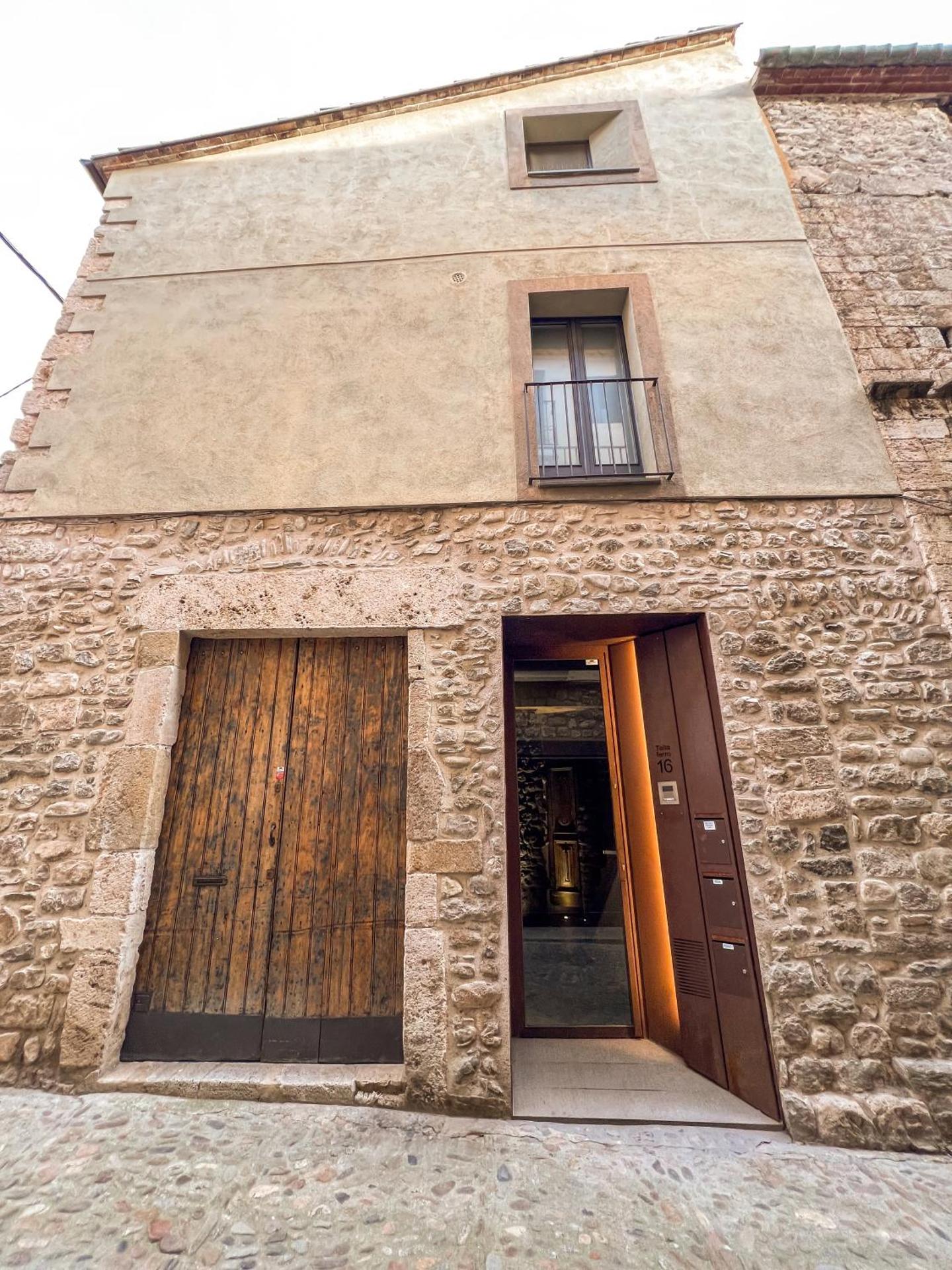 El Call, Àtic con vistas al puente de Besalú