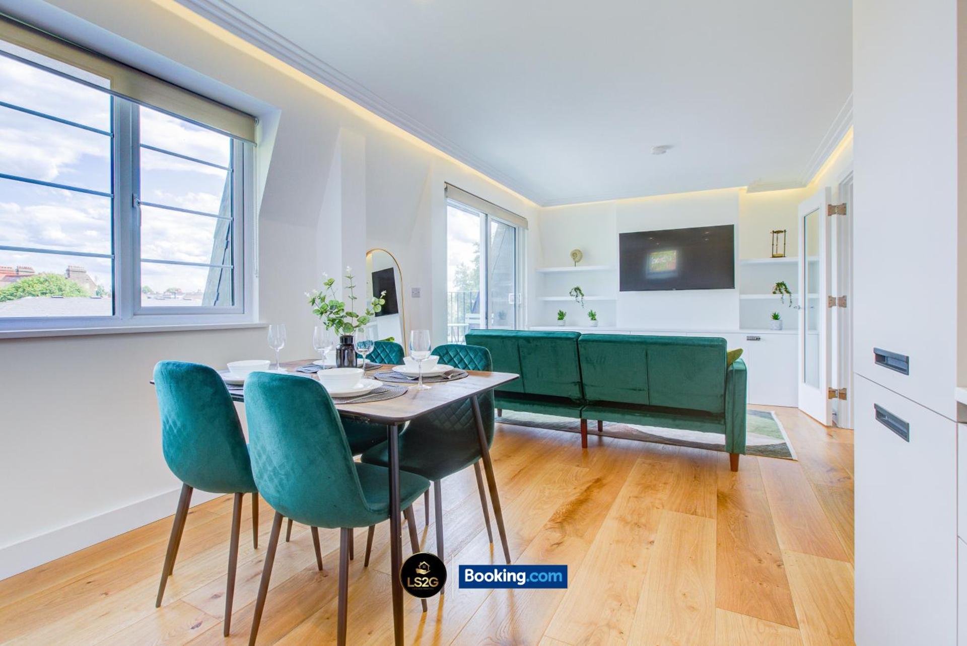 Communal lounge/ TV room