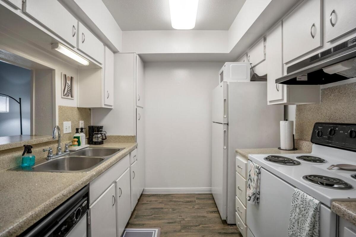 Towne Plaza Apartments #114 in the Galleria Area