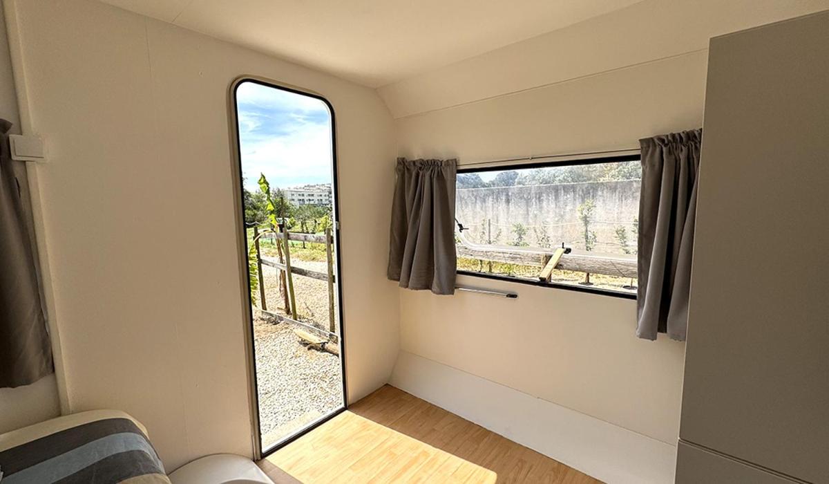 Vdb Lodge - coworking space - Work Relax & Sleep