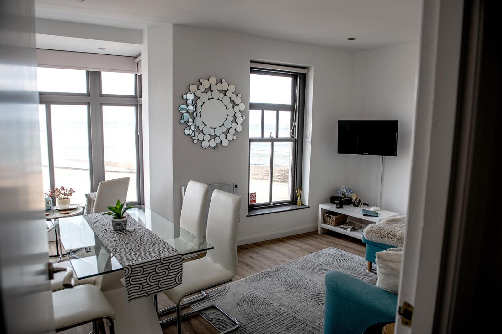 The Samphire Suite by Margate Suites