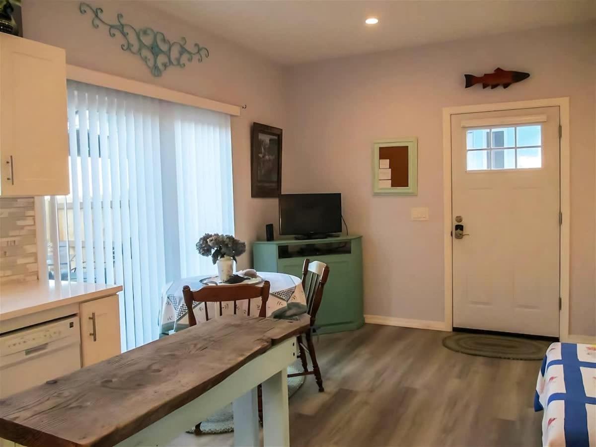 Sq Studio By The Sea