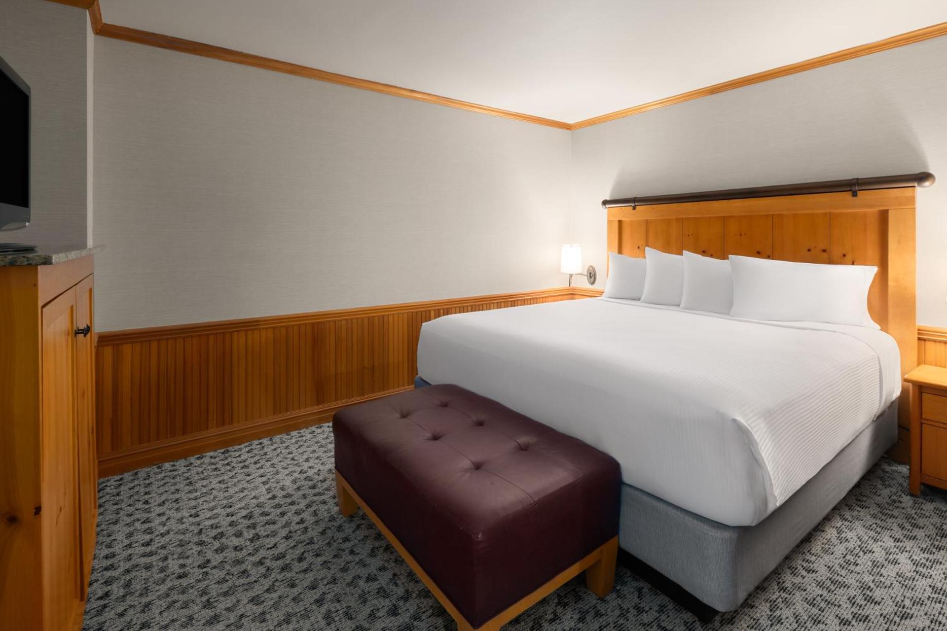 King Suite - Non-Smoking