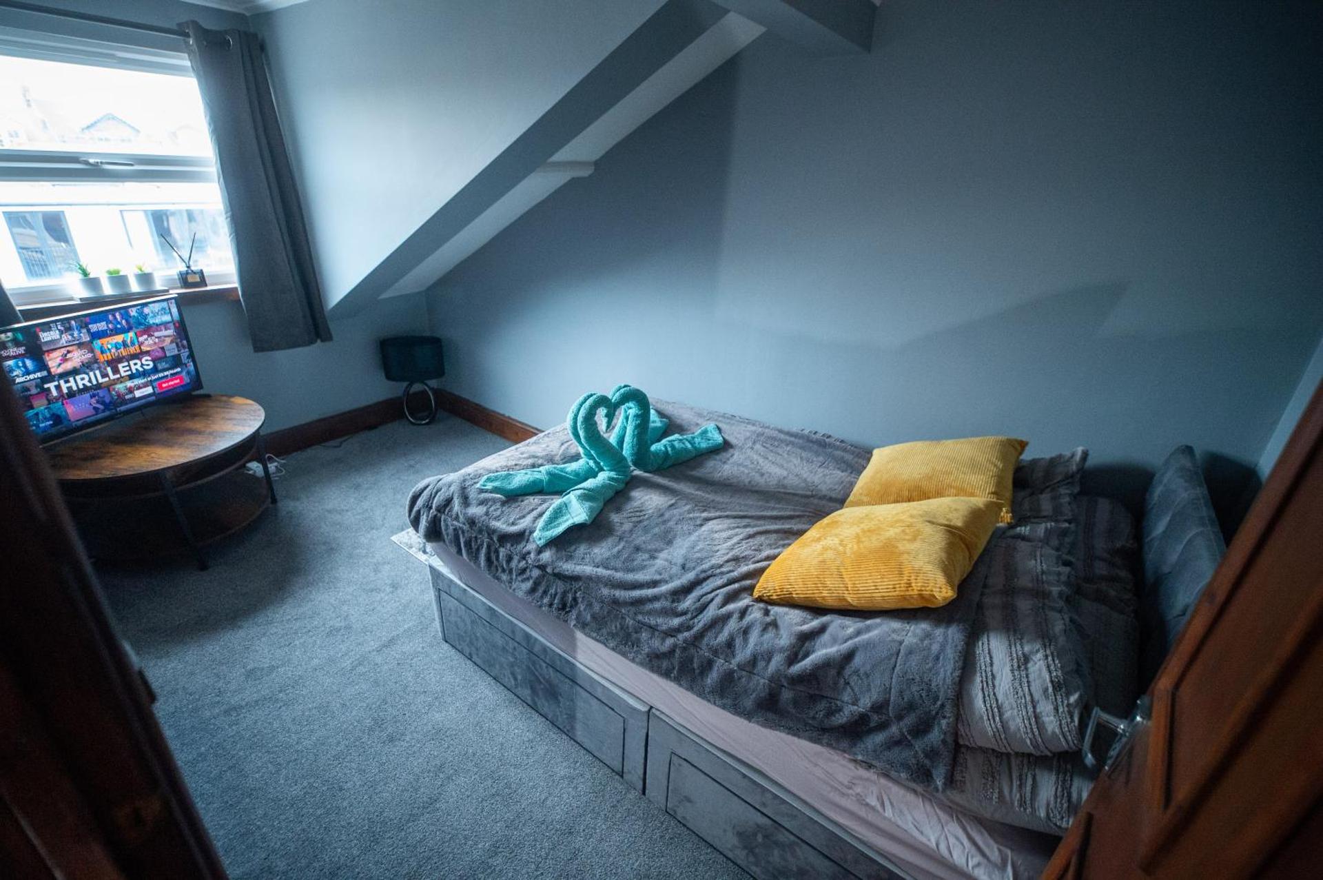 Sea View Top Floor Apartment