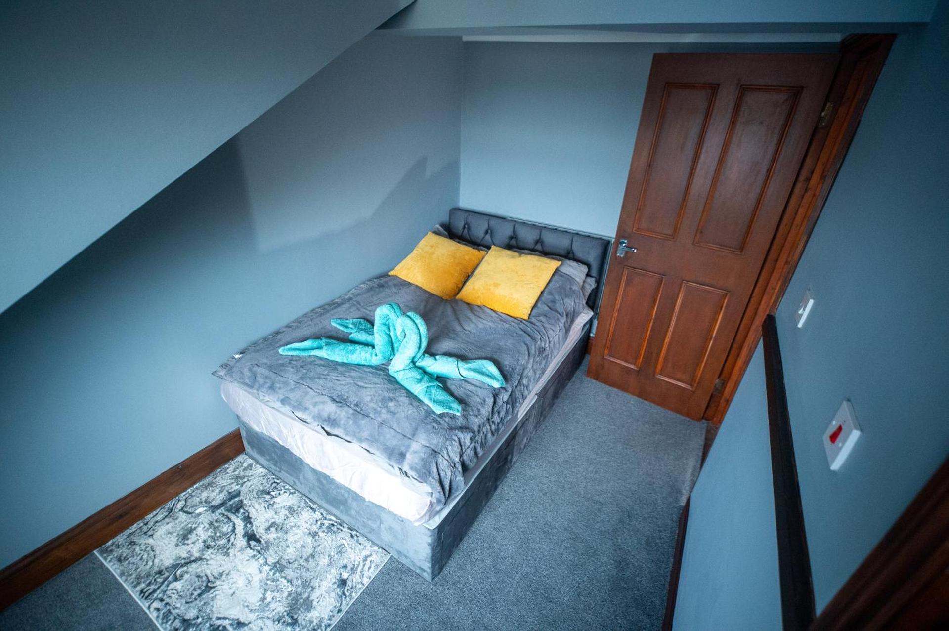 Sea View Top Floor Apartment