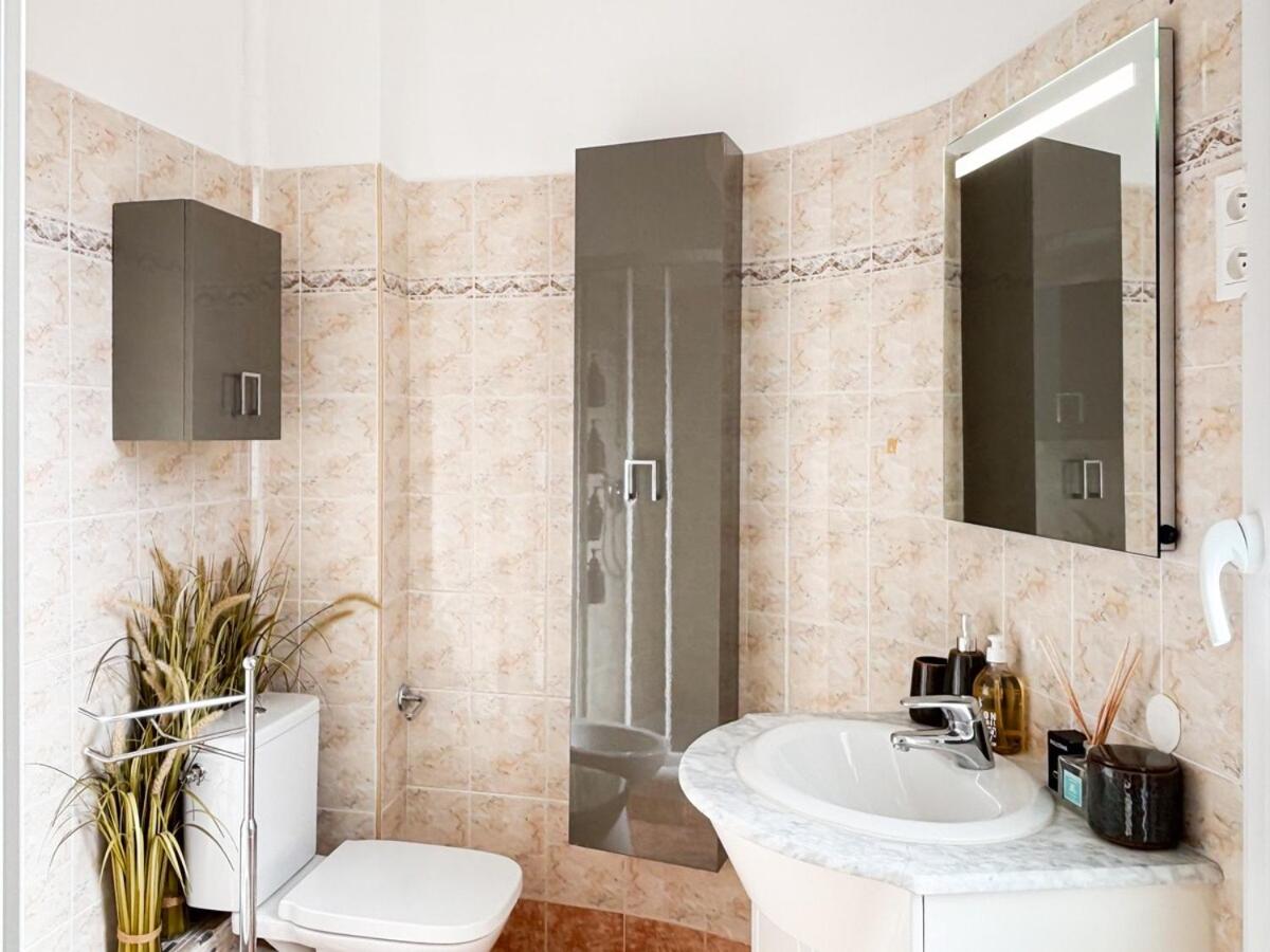 #12 1BDR Joffre, Central 5min from Old Town AC & WIFI