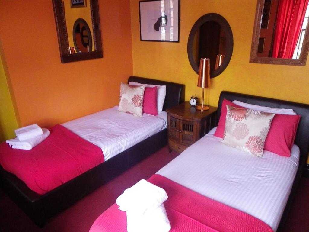 Twin Room with Shower