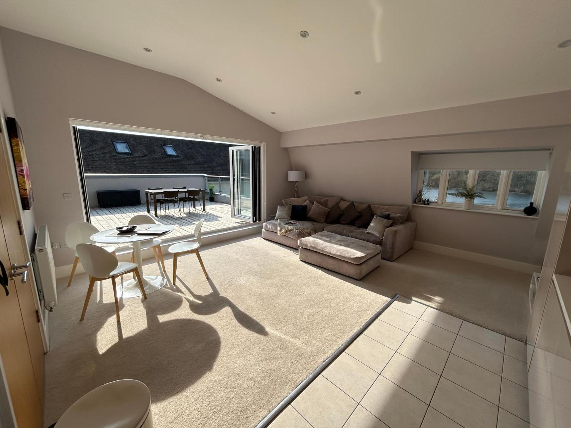 Willow Warbler - HM112 - Lower Mill Estate Penthouse Apartment with Spa Access