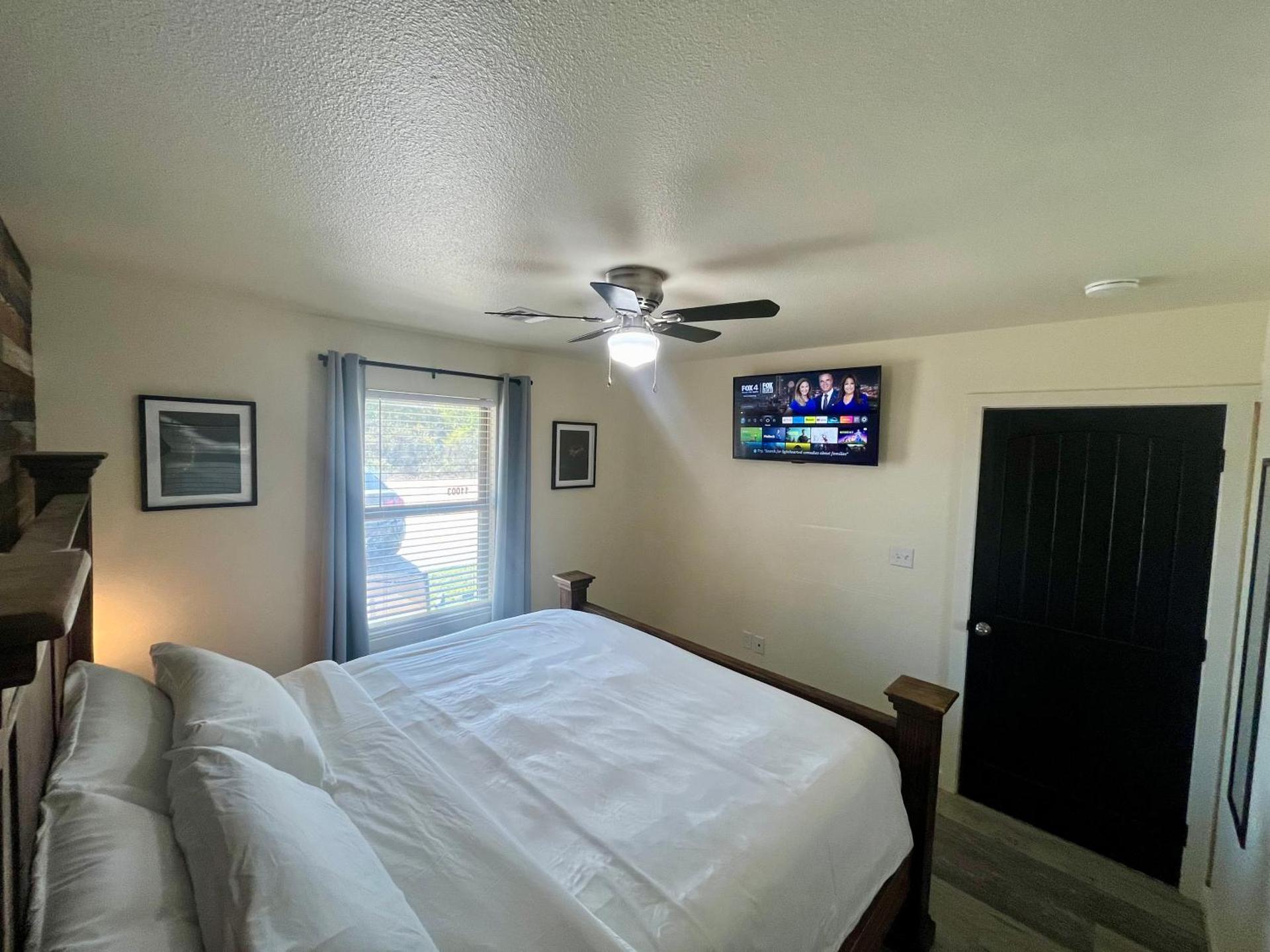 Perfect Location to Casino w King Beds