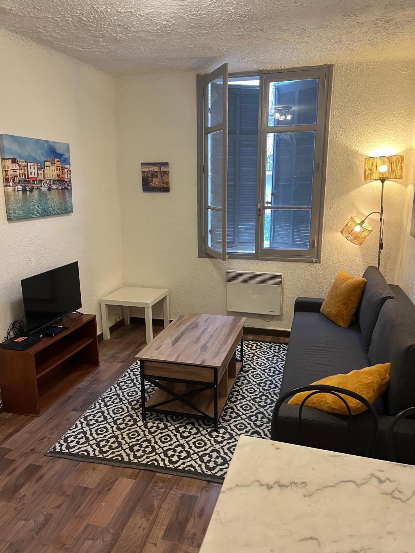 Communal lounge/ TV room