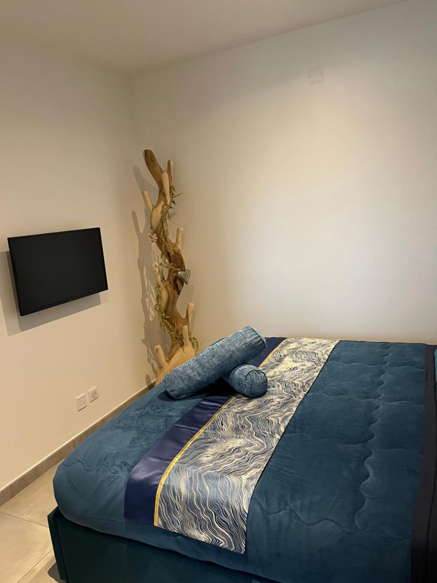 Logement entier, Dépendance