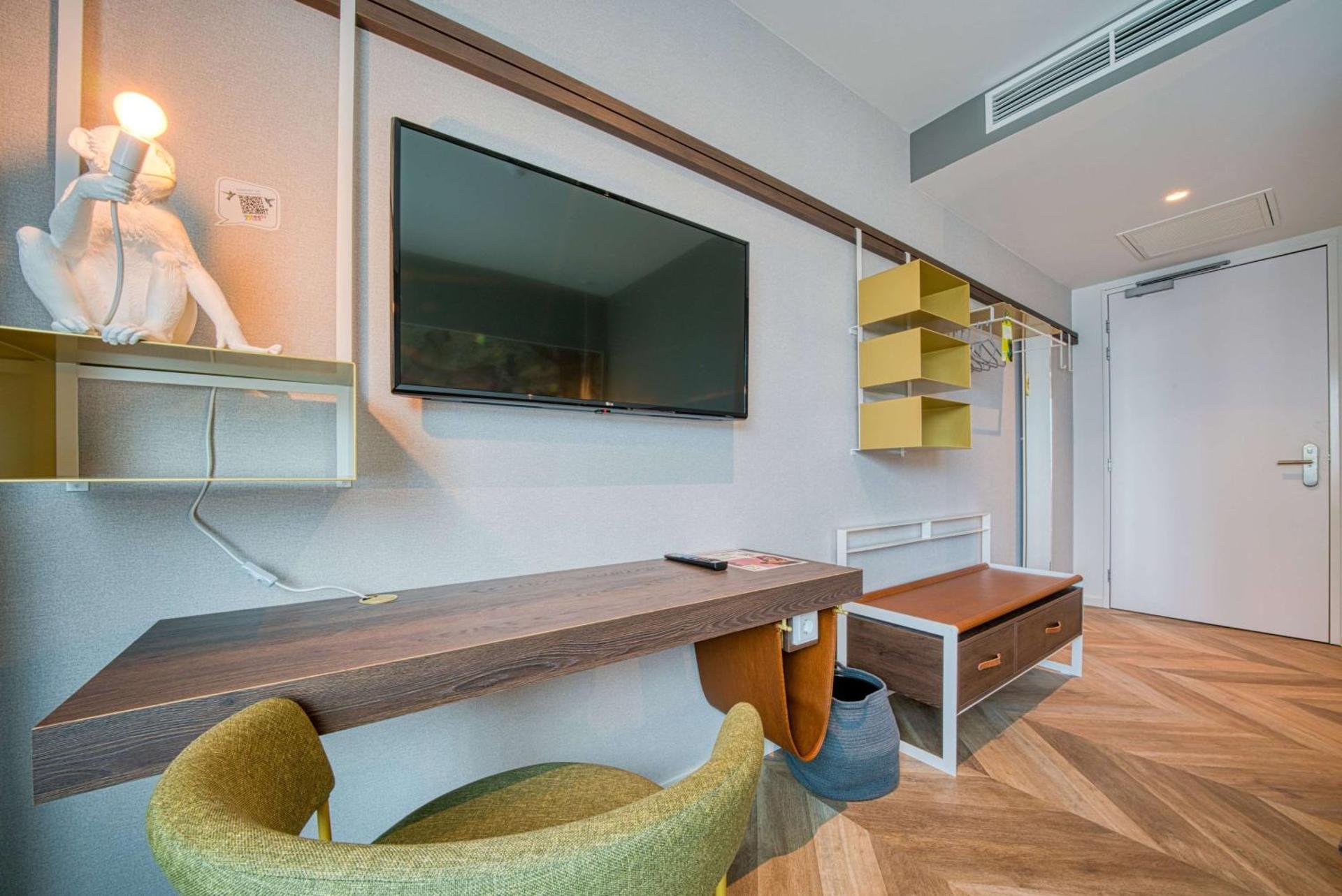 Photo of the whole room