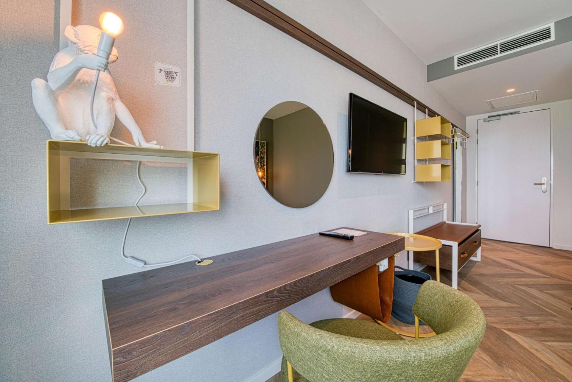 Photo of the whole room