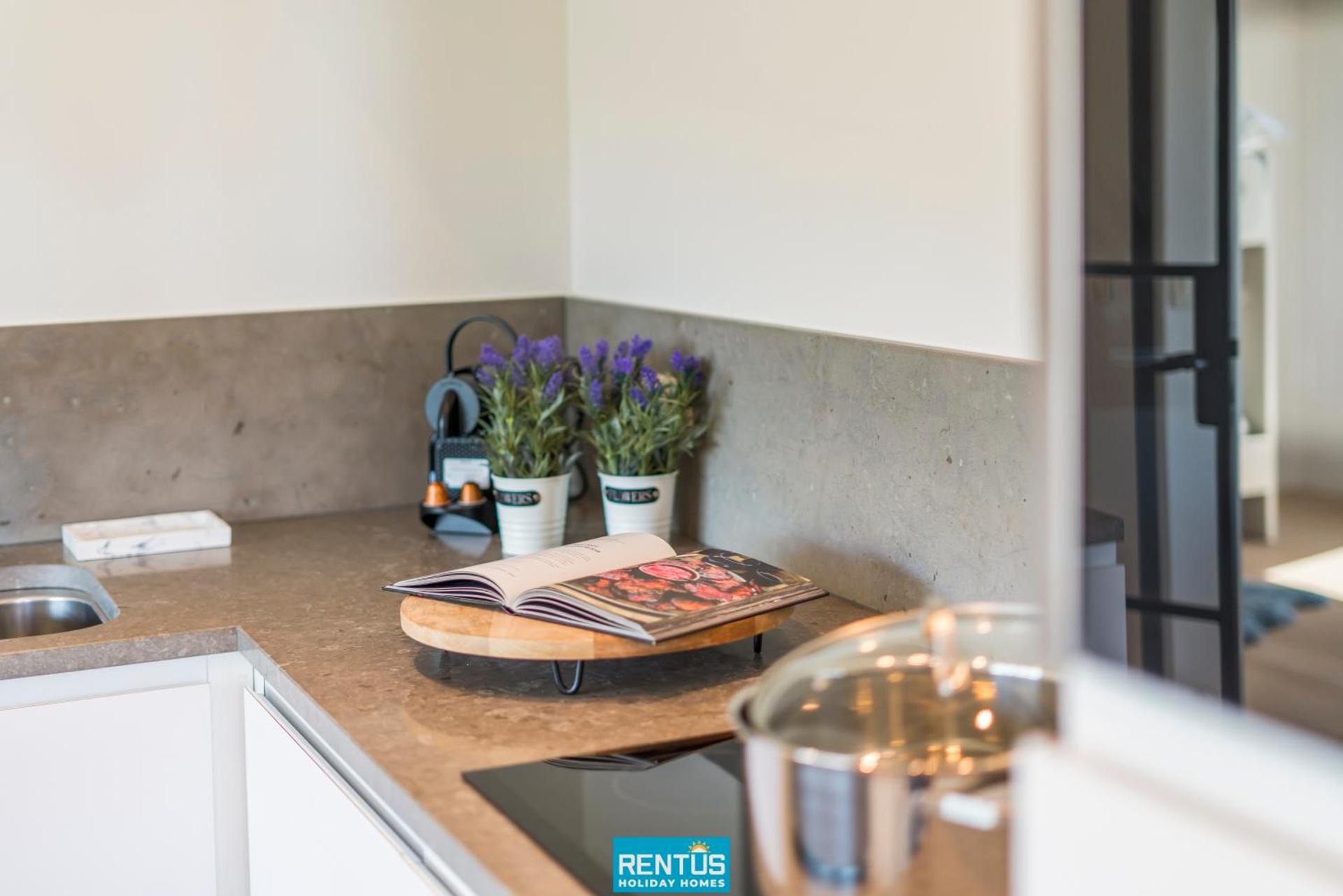 Sealine - modern apartment at 100m from the beach