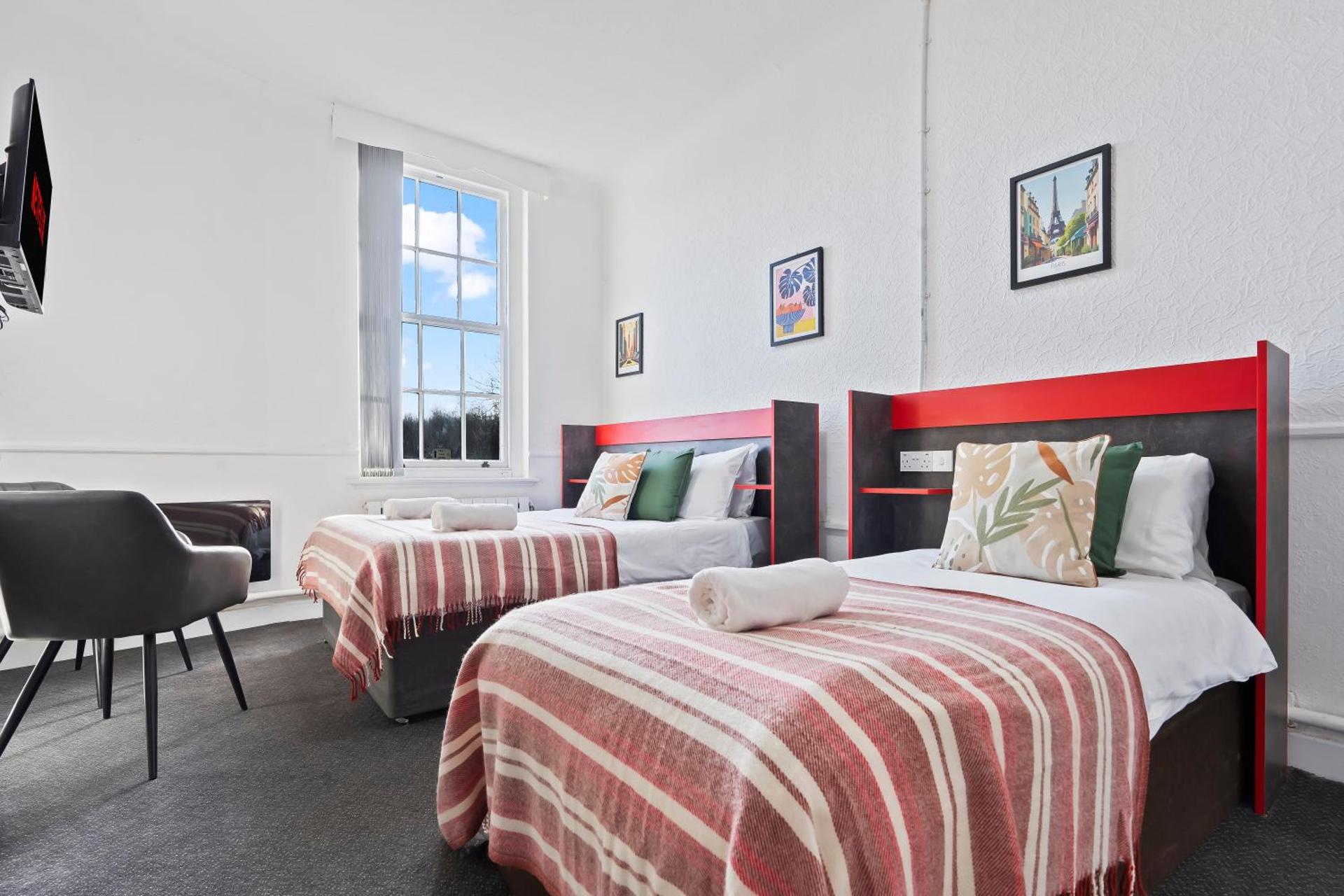 Vibrant, spacious studio with Parking and Netflix