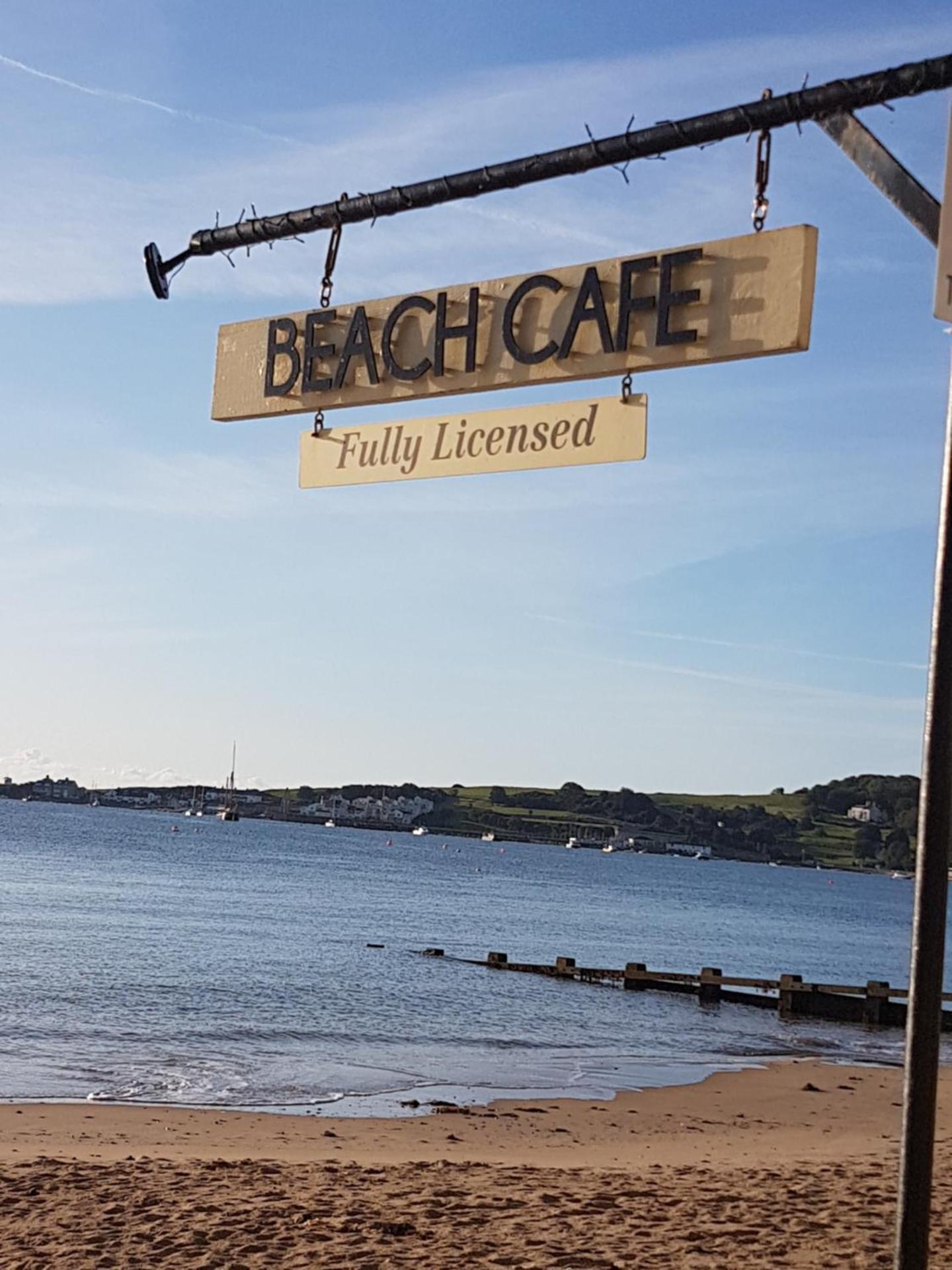 HighTide - 2 bed with parking, balcony & sea view.