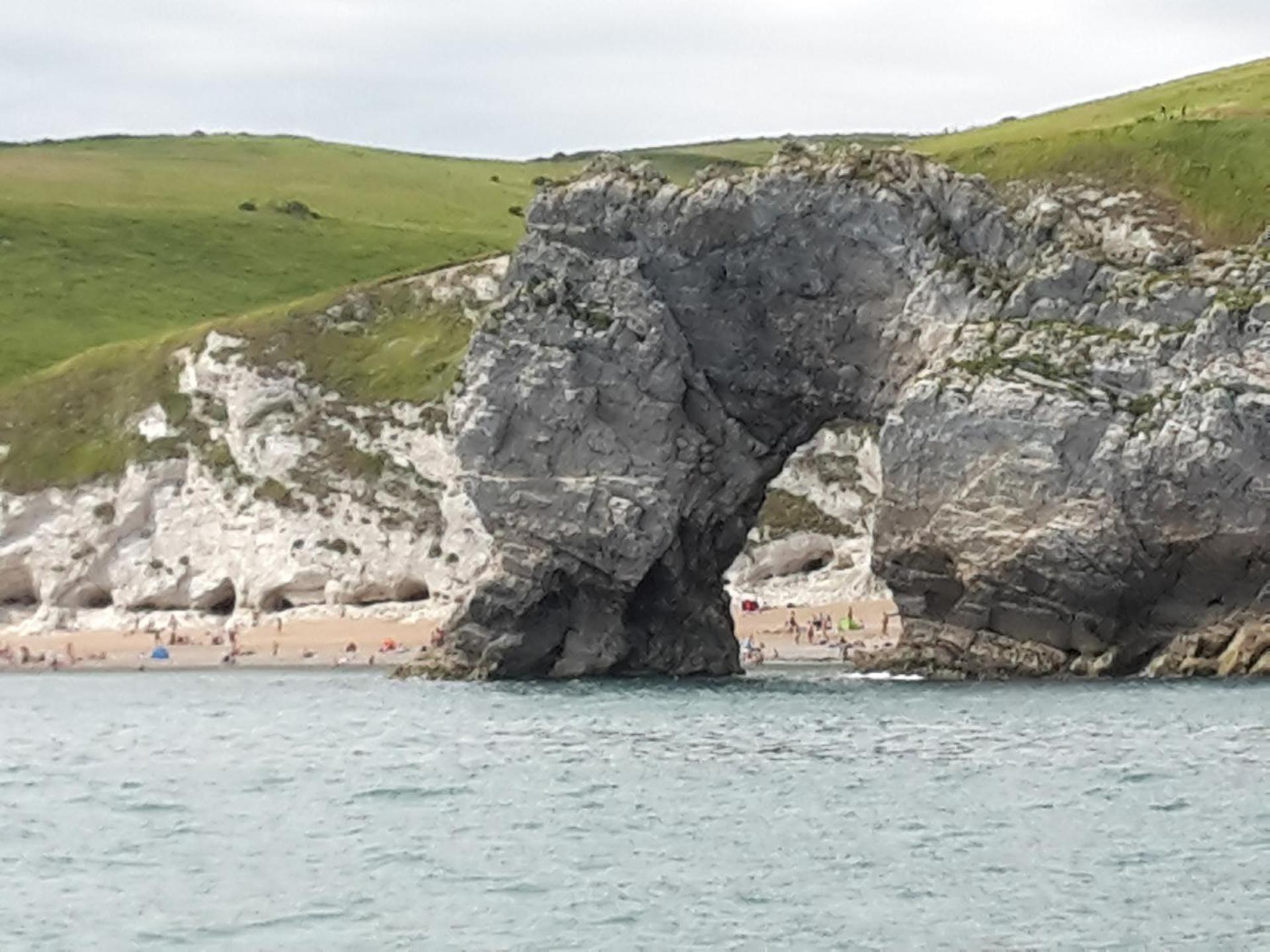 HighTide - 2 bed with parking, balcony & sea view.