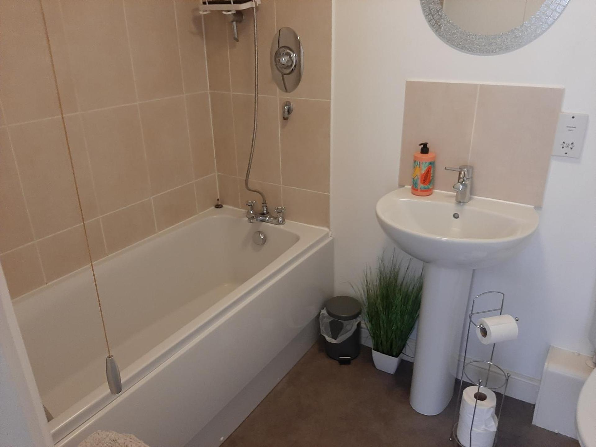 Cozy Courtyard Apt Explore & Relax Free Parking