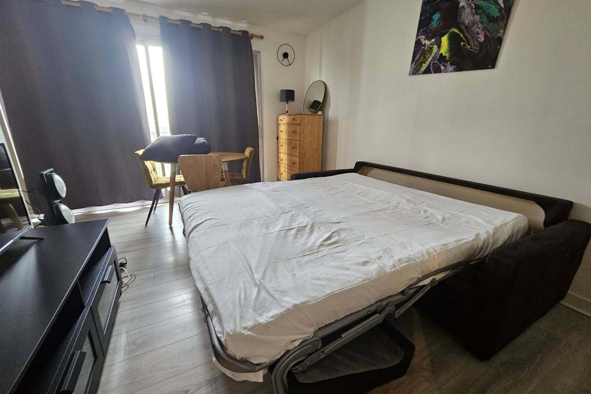 Bright and pleasant studio near city center