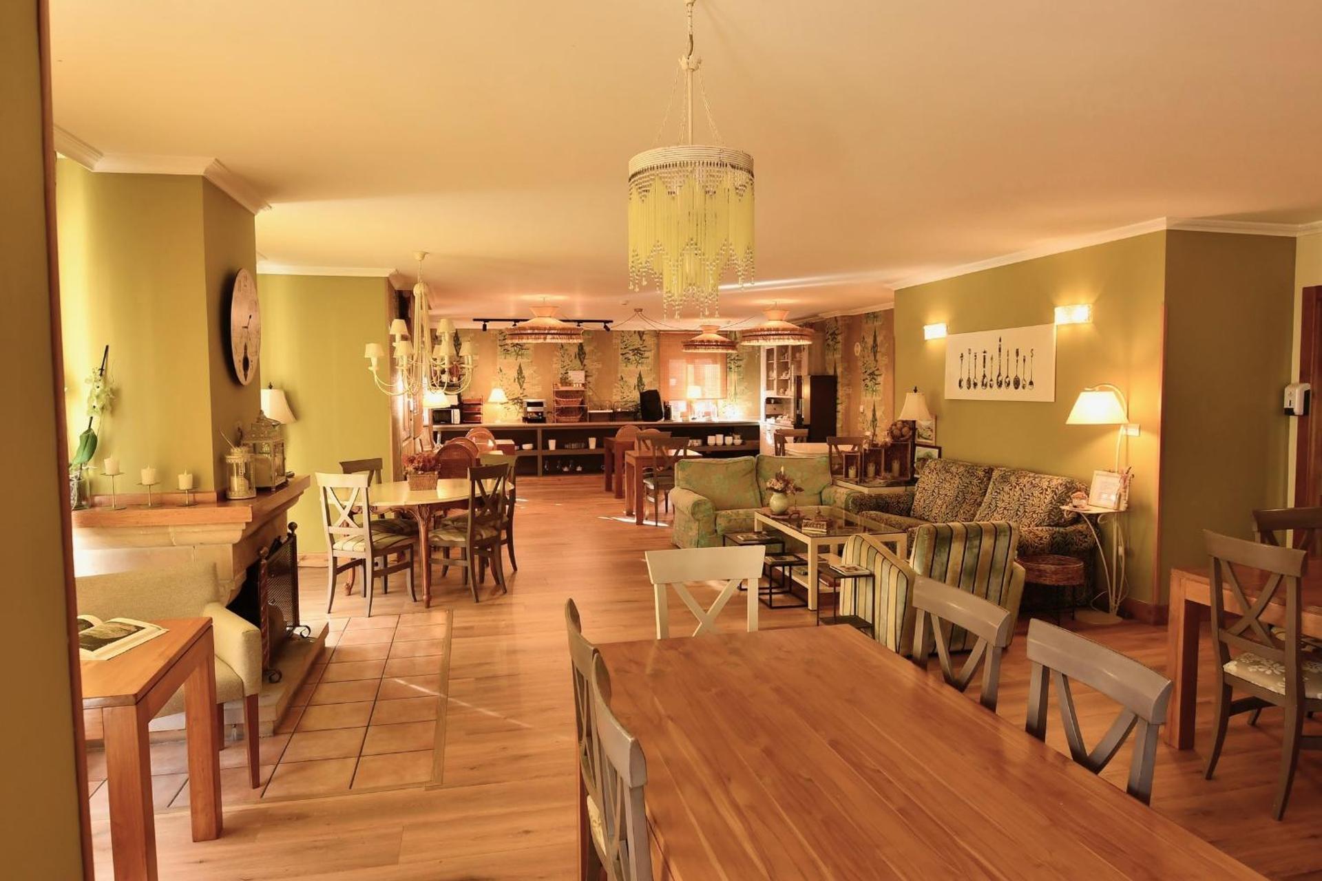 Communal lounge/ TV room