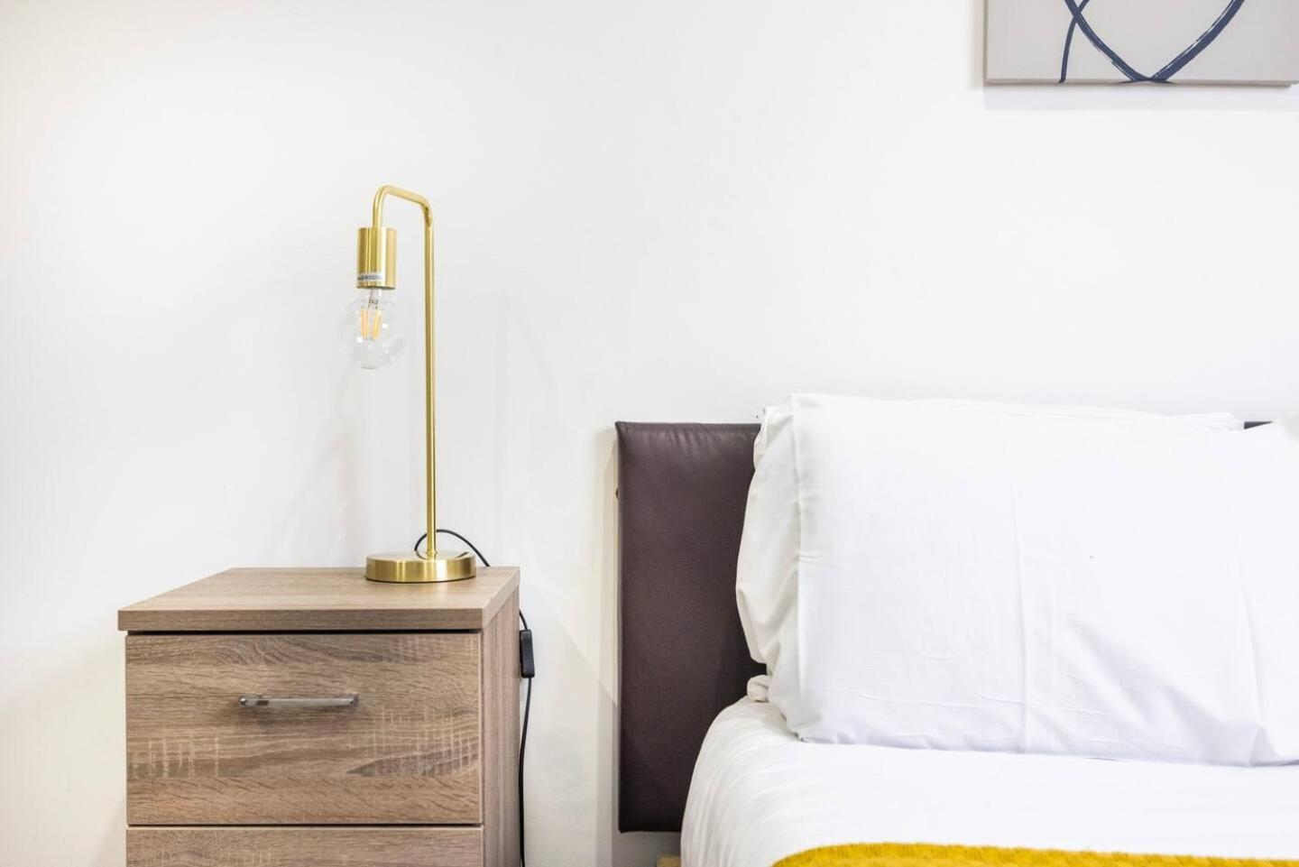 City Chic Apartment Steps From Liverpool Street