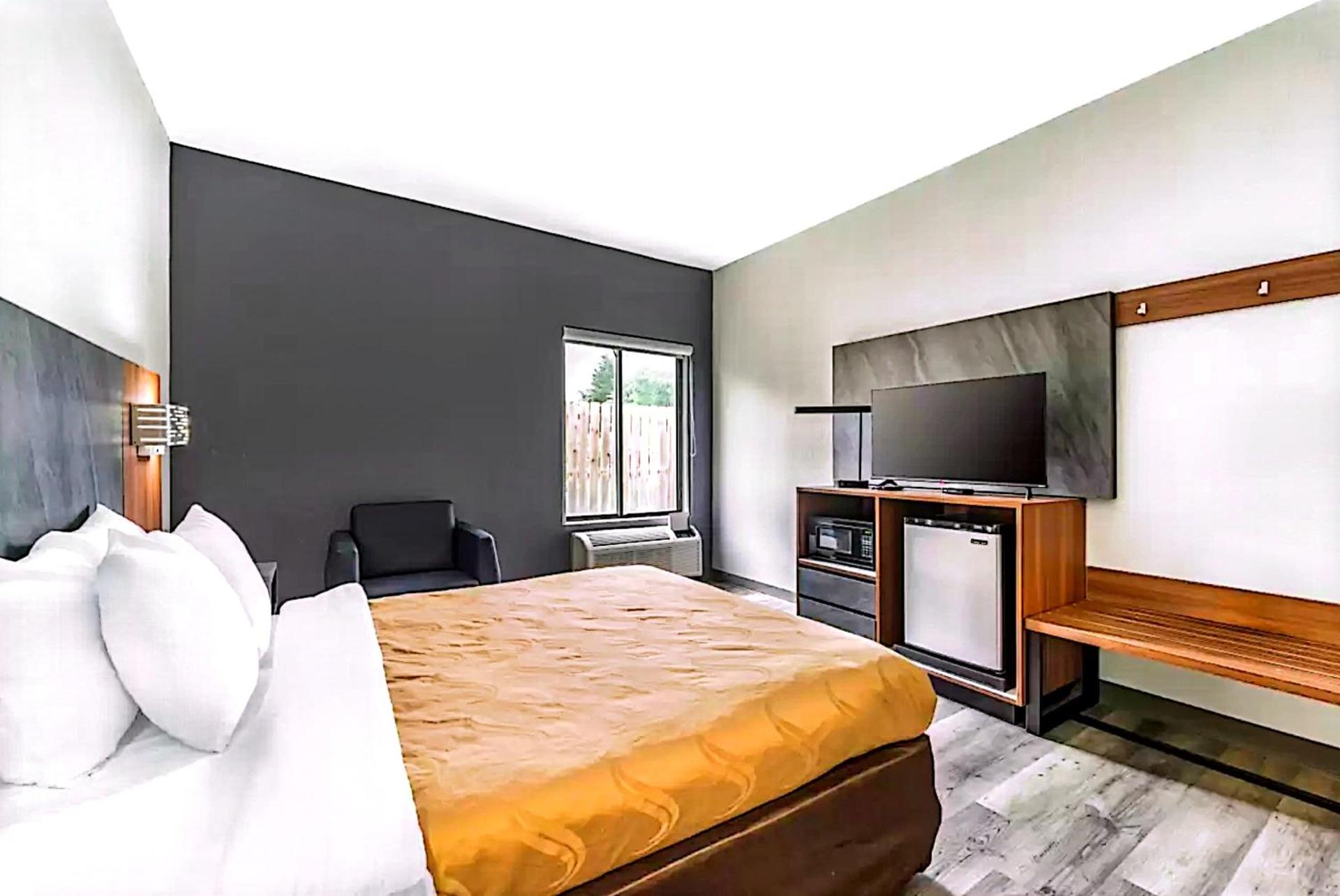 King Room - Non-Smoking