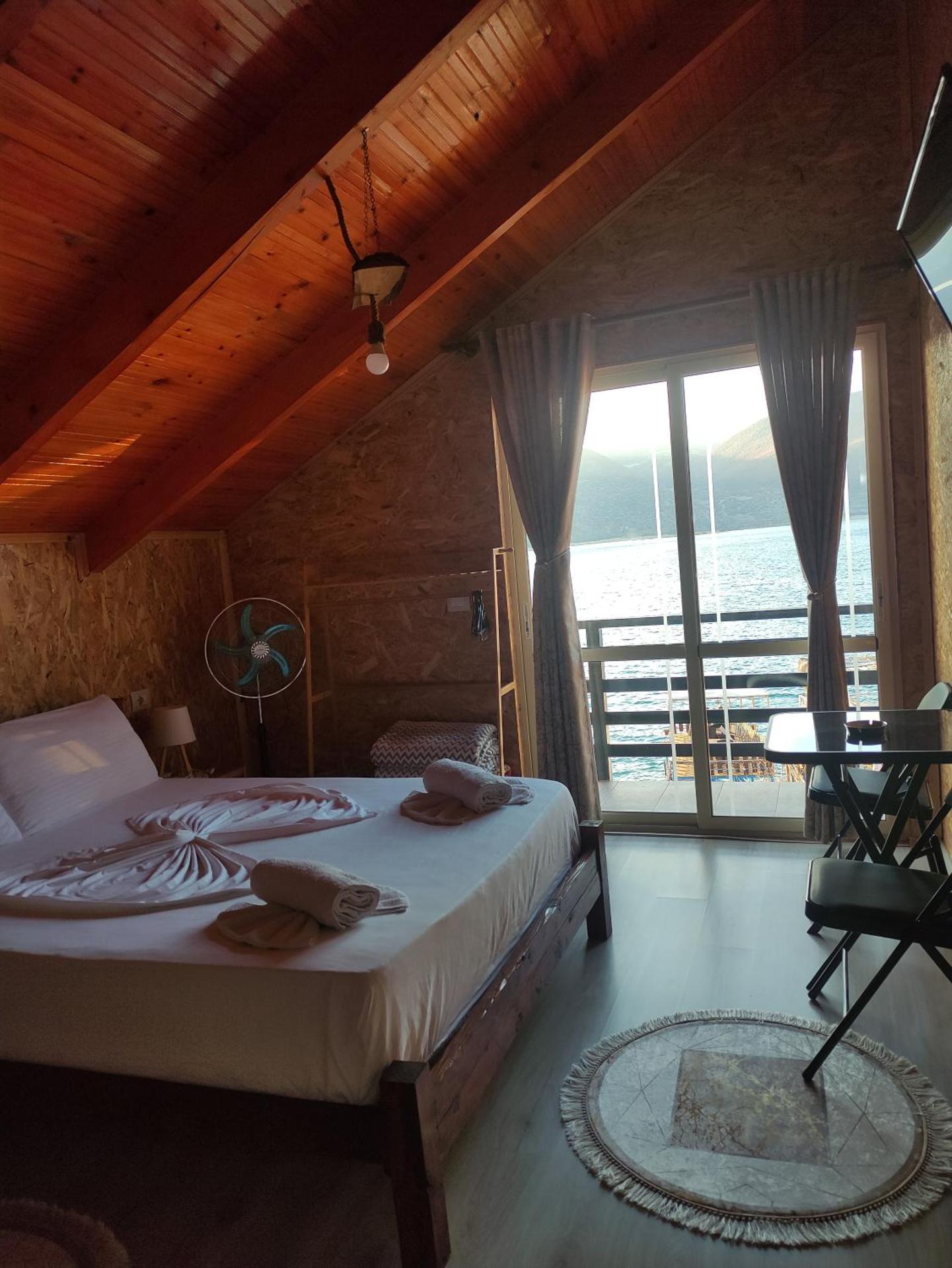 ERDA LAKESIDE Guesthouse