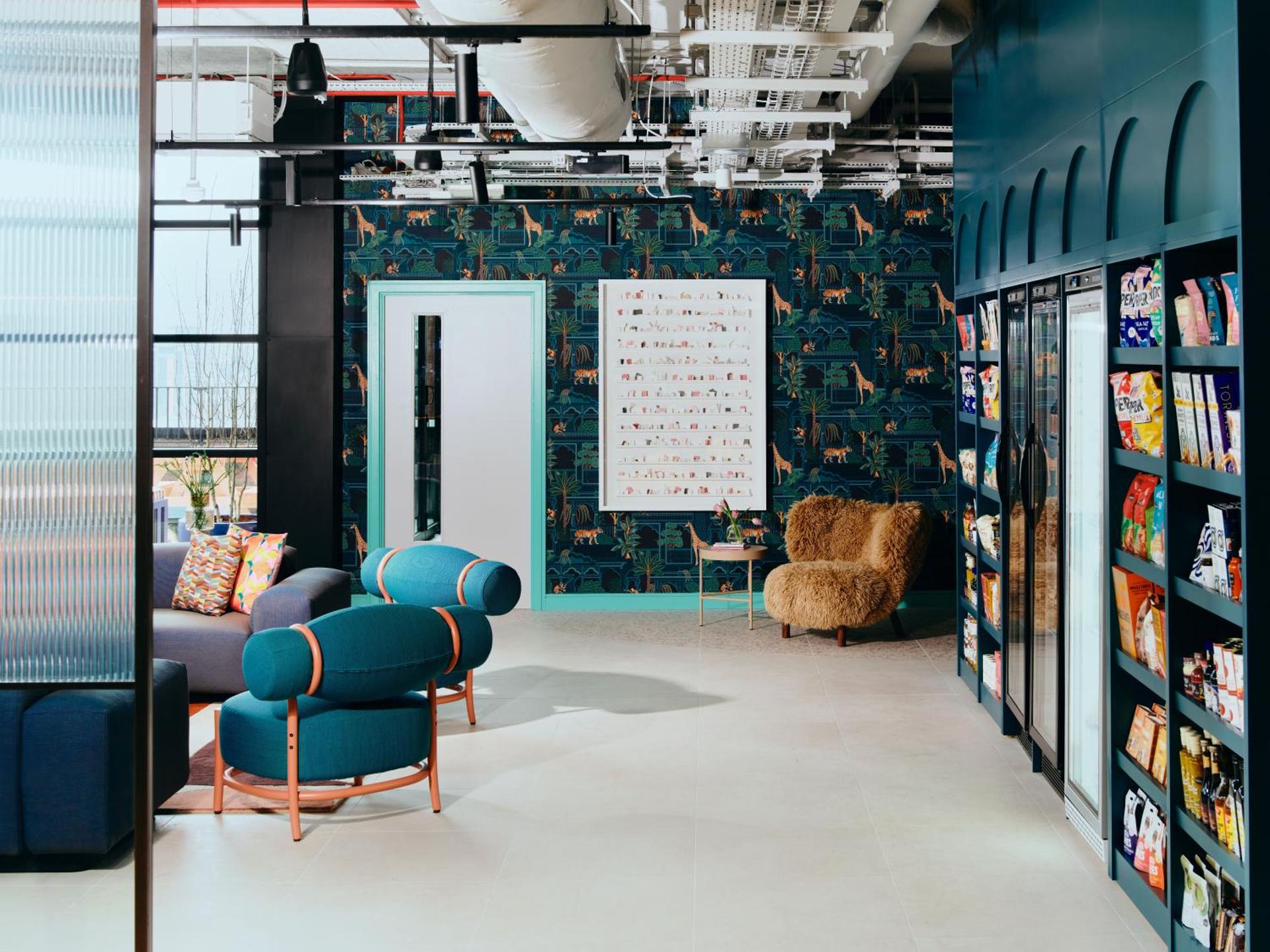 Communal lounge/ TV room