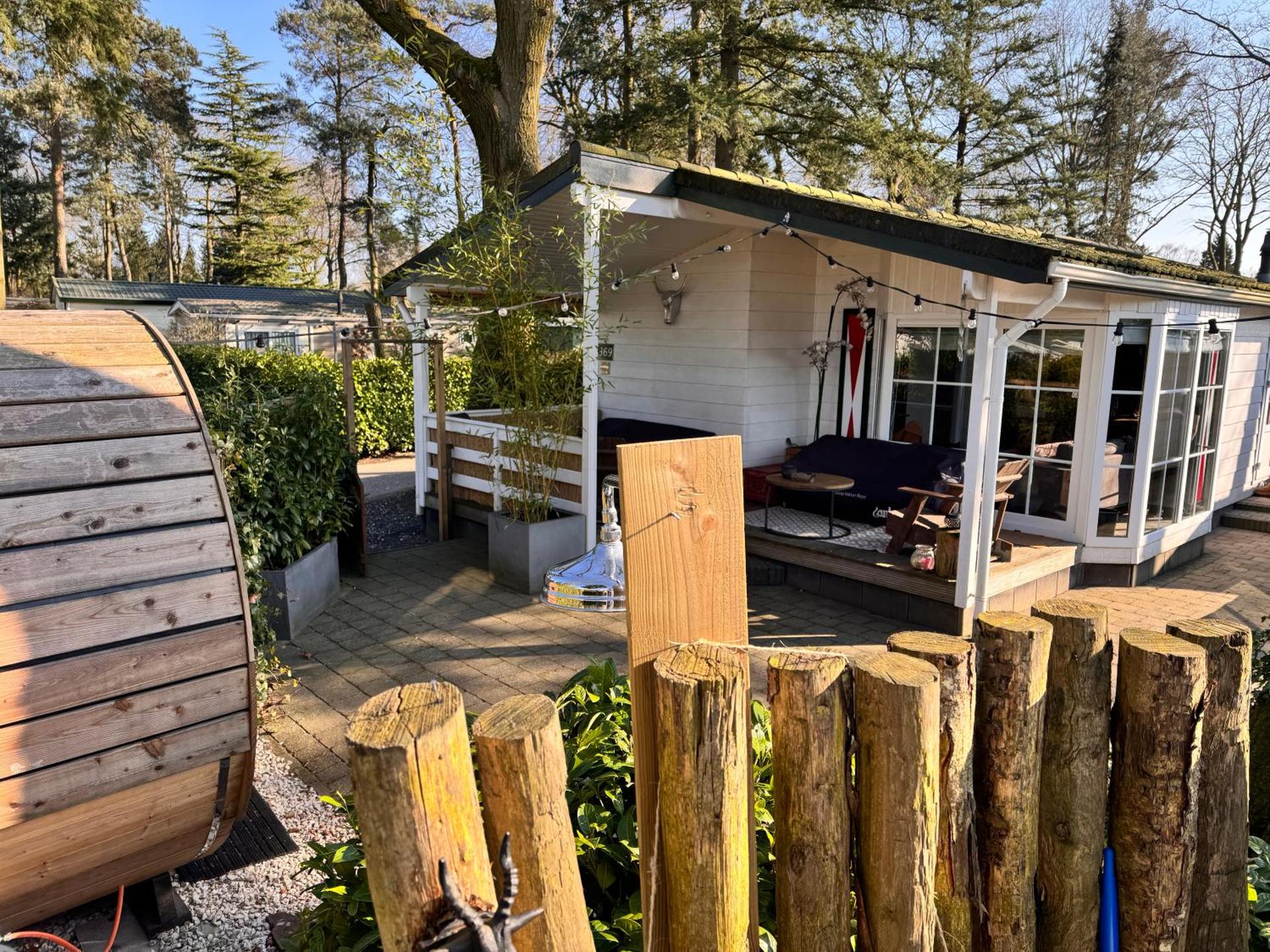 Het Verwende Nest met privé hottub & Barrel sauna