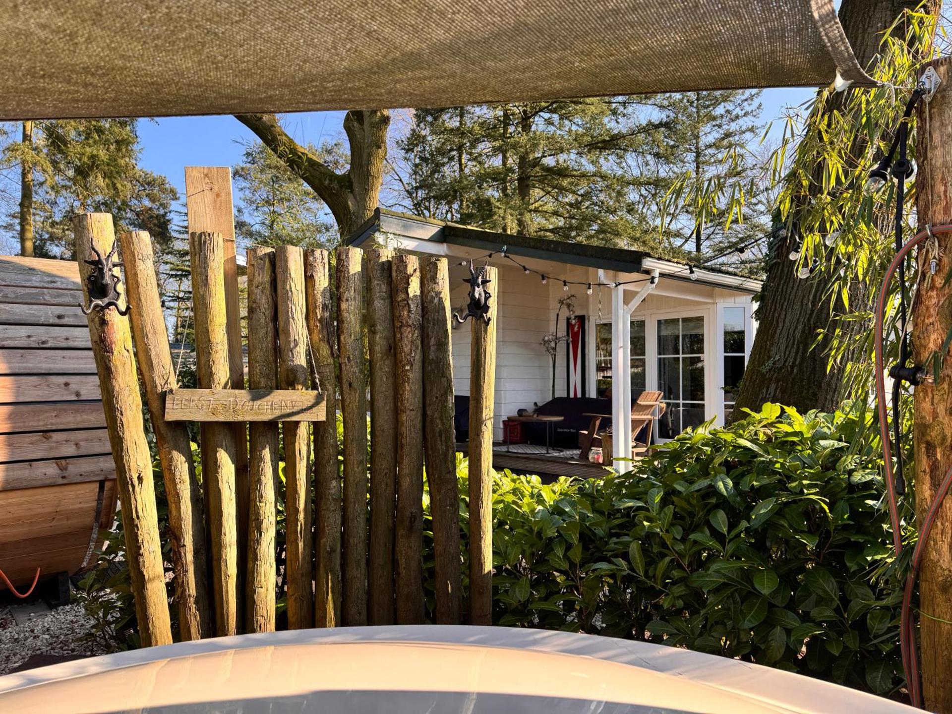 Het Verwende Nest met privé hottub & Barrel sauna