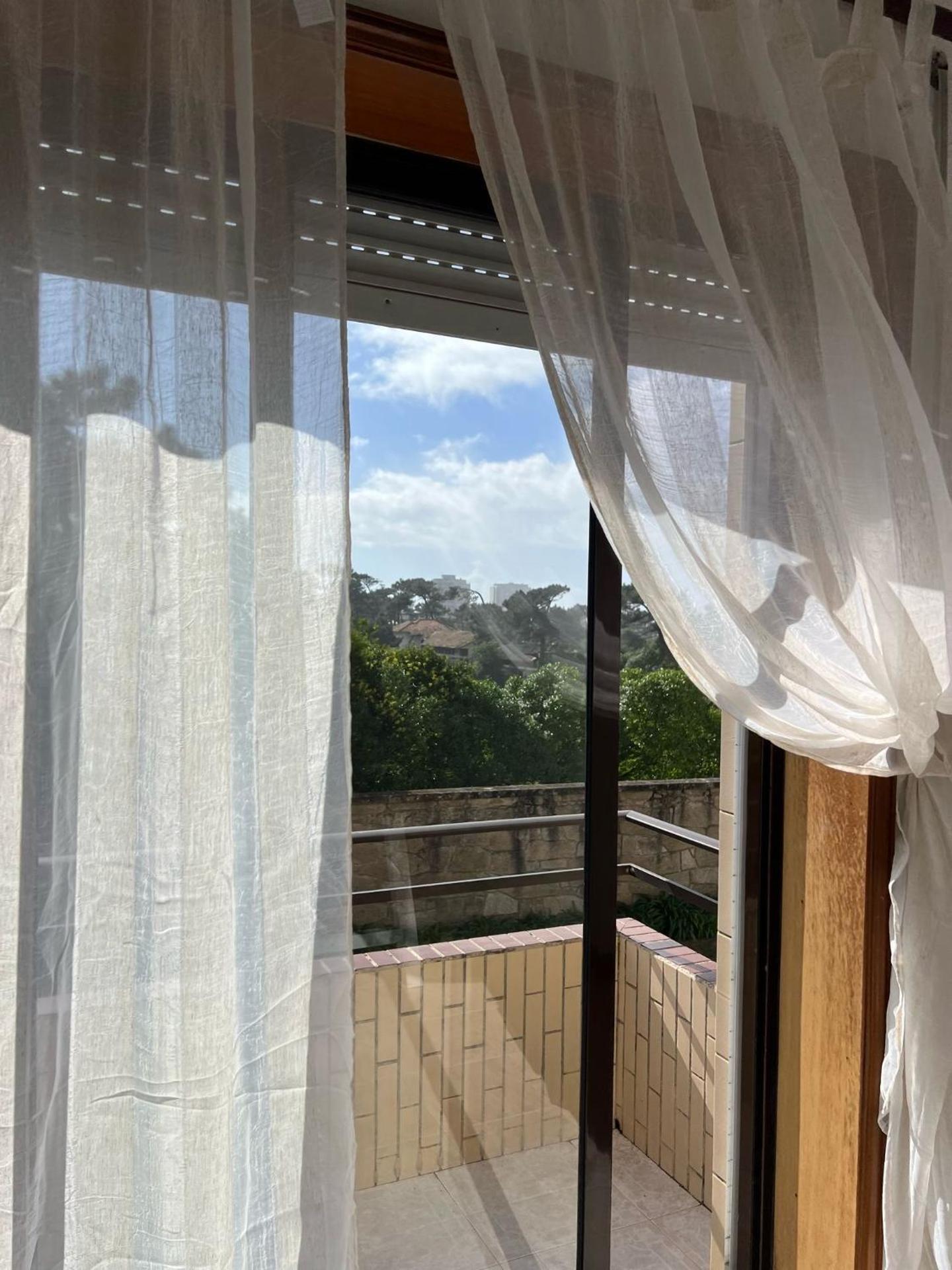 Lovely 2 bedroom apartment 100m from the beach